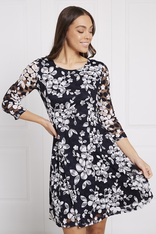 3/4 SLEEVE FLORAL LACE DRESS | FEMME 