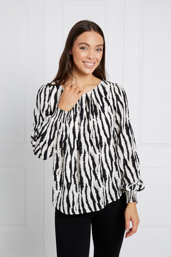 ANIMAL PRINT PUFF SLEEVE TOP ANIMAL PRINT PUFF SLEEVE TOP