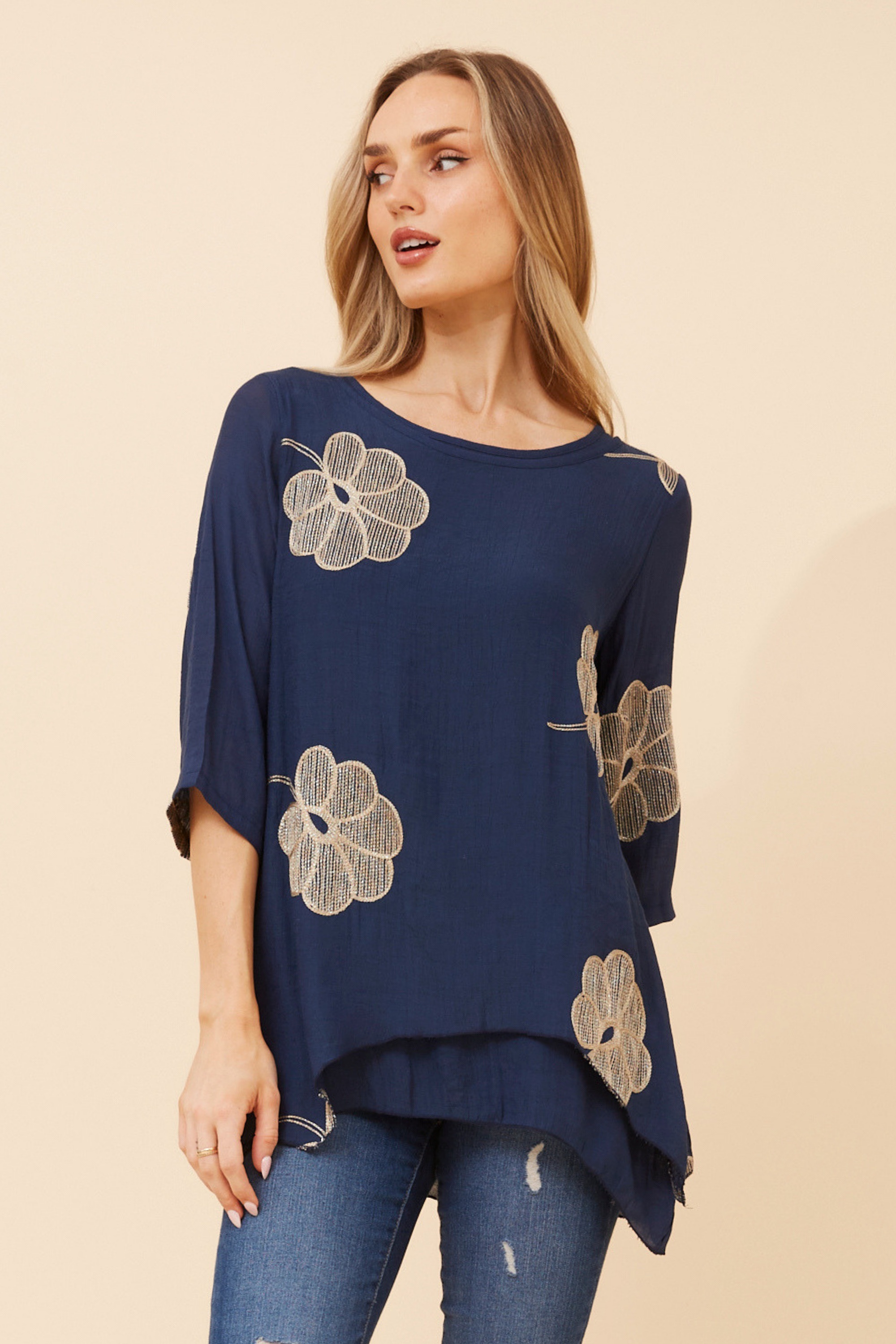 BENI FLORAL EMBROIDERED TOP