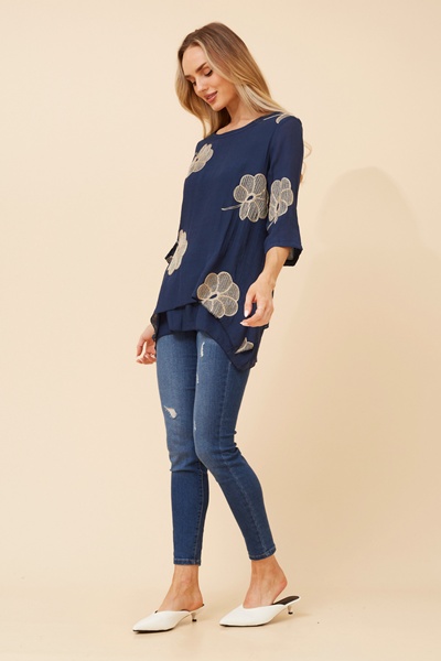 BENI FLORAL EMBROIDERED TOP