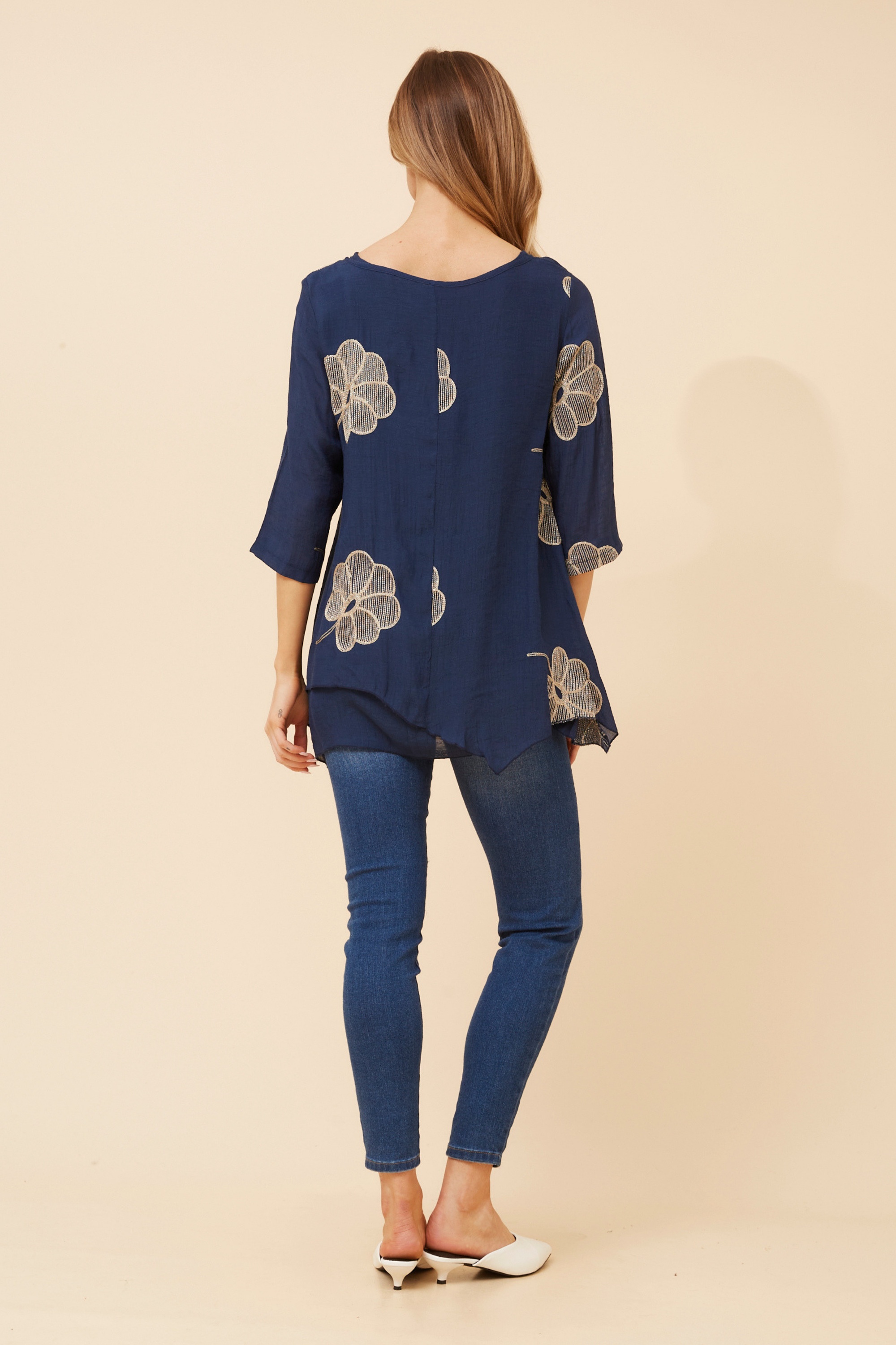 BENI FLORAL EMBROIDERED TOP