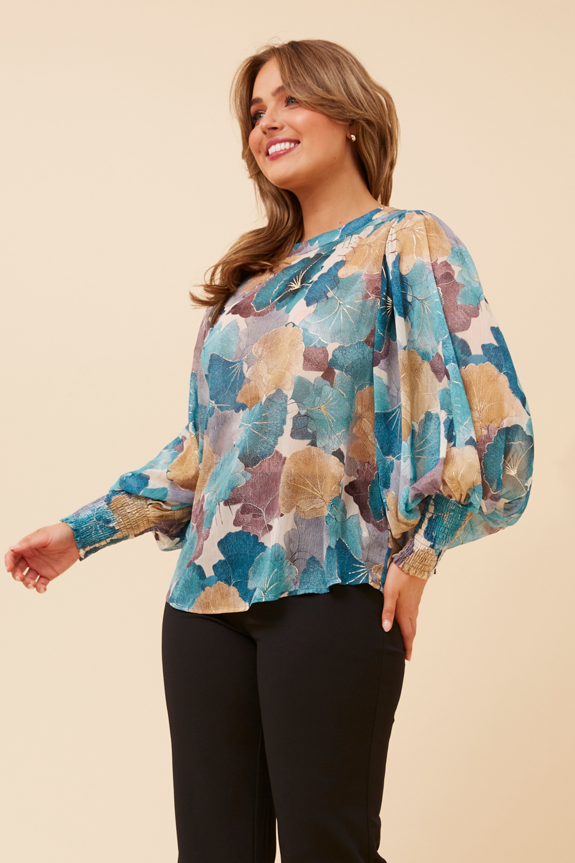CLASSIC FLORAL PRINT BLOUSE