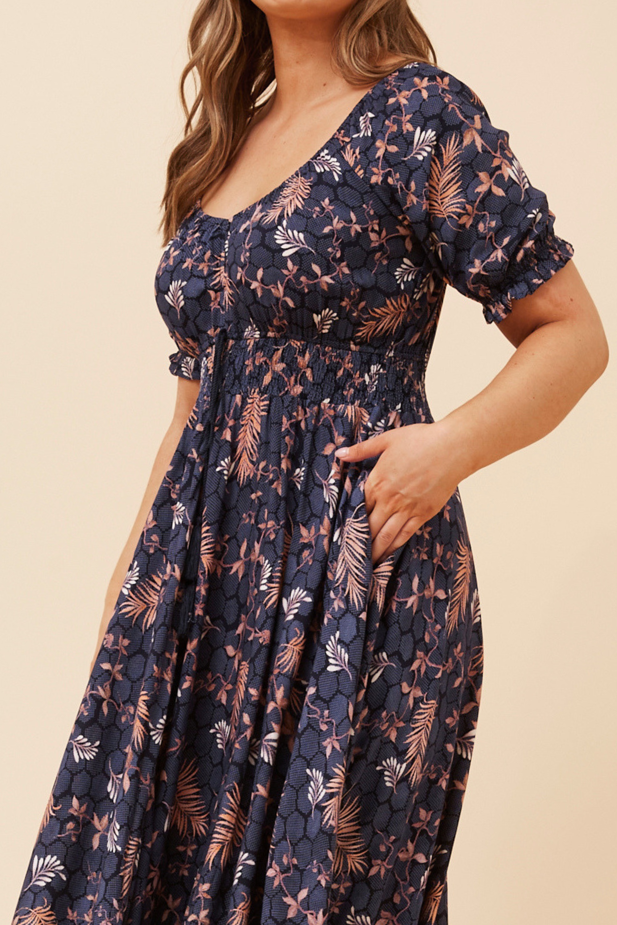 DAISY LEAF PRINT MAXI DRESS