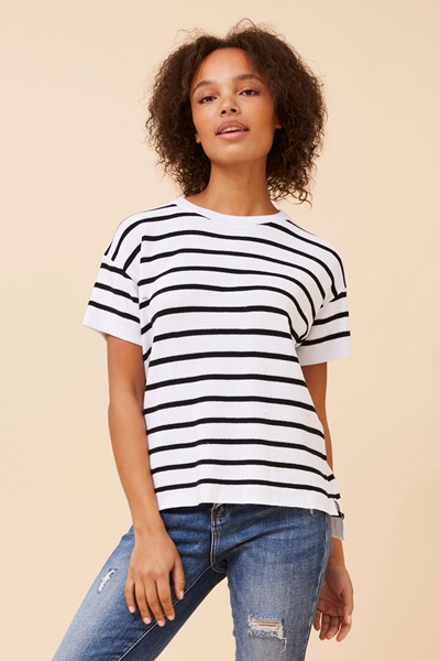 DOVA STRIPE PATTERN KNIT TOP