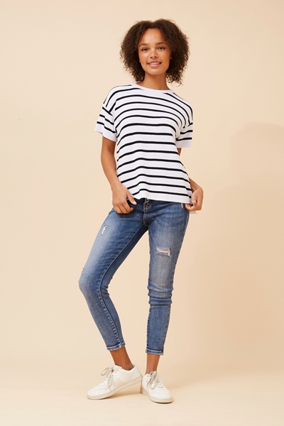 DOVA STRIPE PATTERN KNIT TOP
