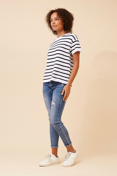 DOVA STRIPE PATTERN KNIT TOP