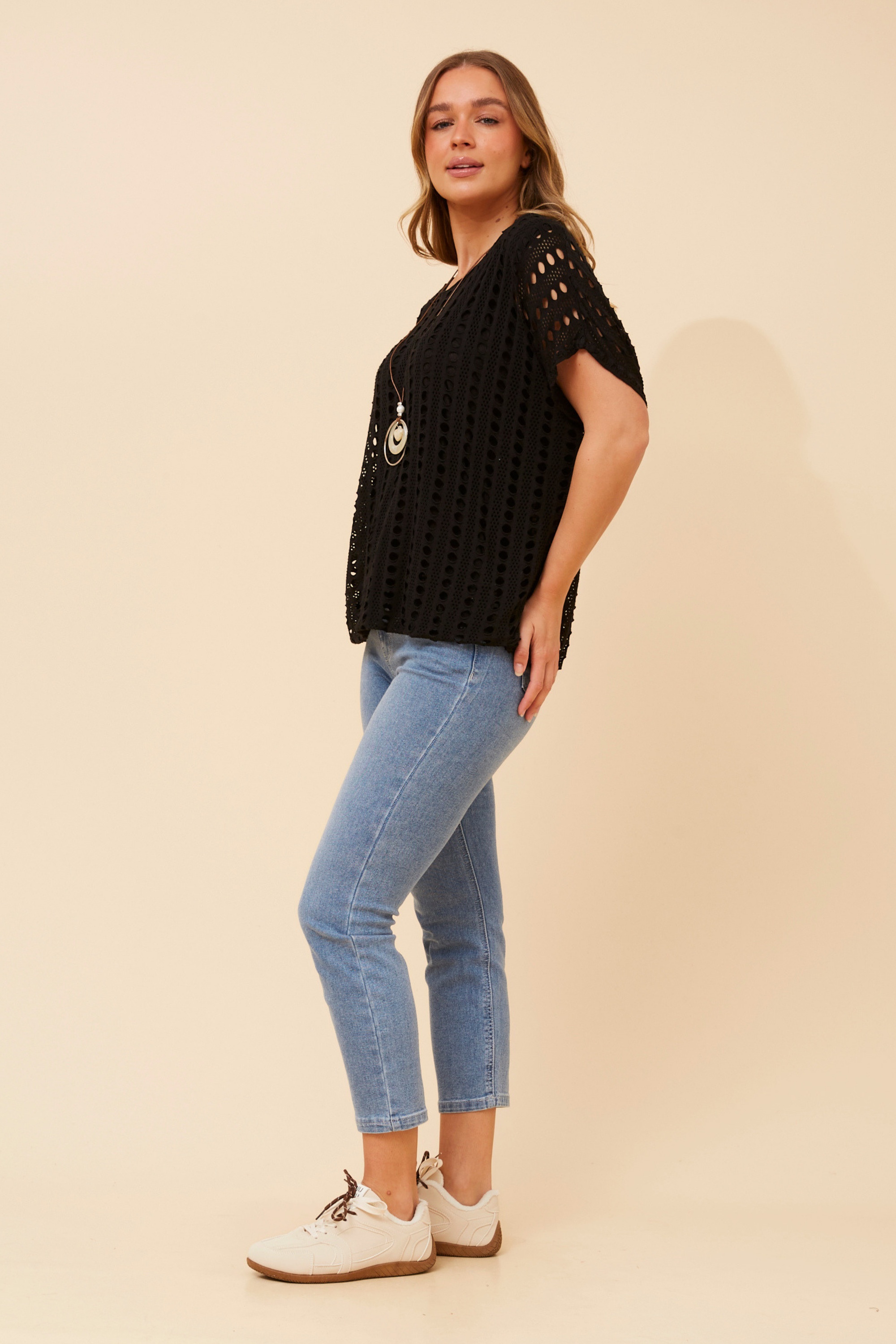 ENRIKA EYELET TOP
