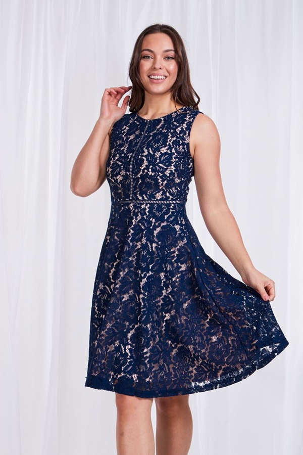FIT & FLARE LACE DRESS