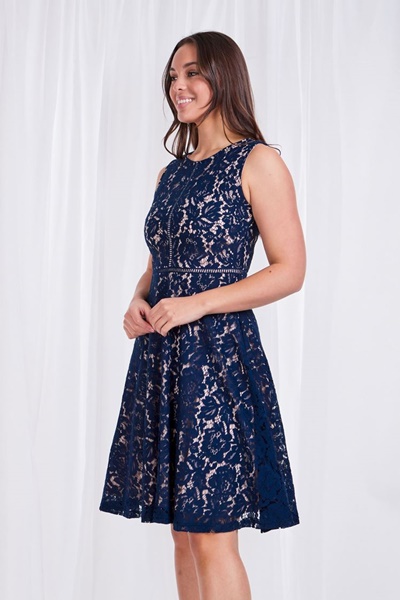 FIT & FLARE LACE DRESS