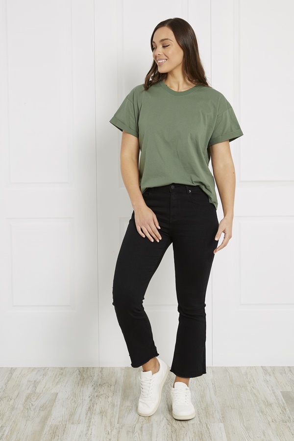 FIT AND FLARE STRETCH JEANS