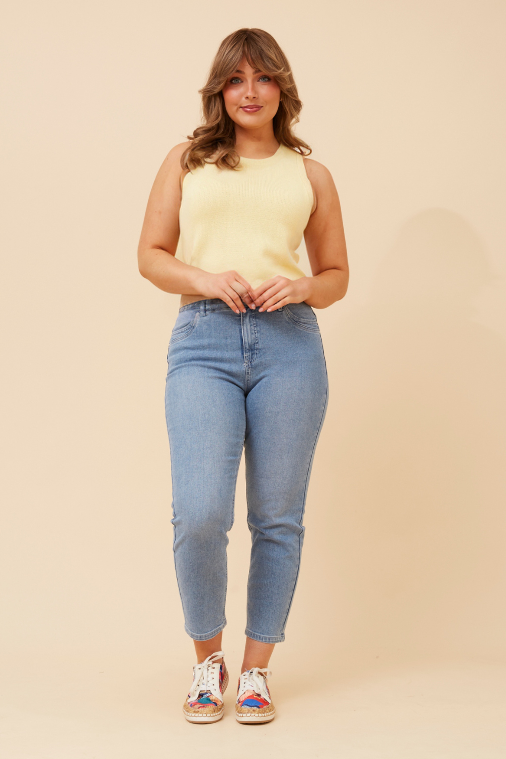 HARIKA SOLID KNIT VEST