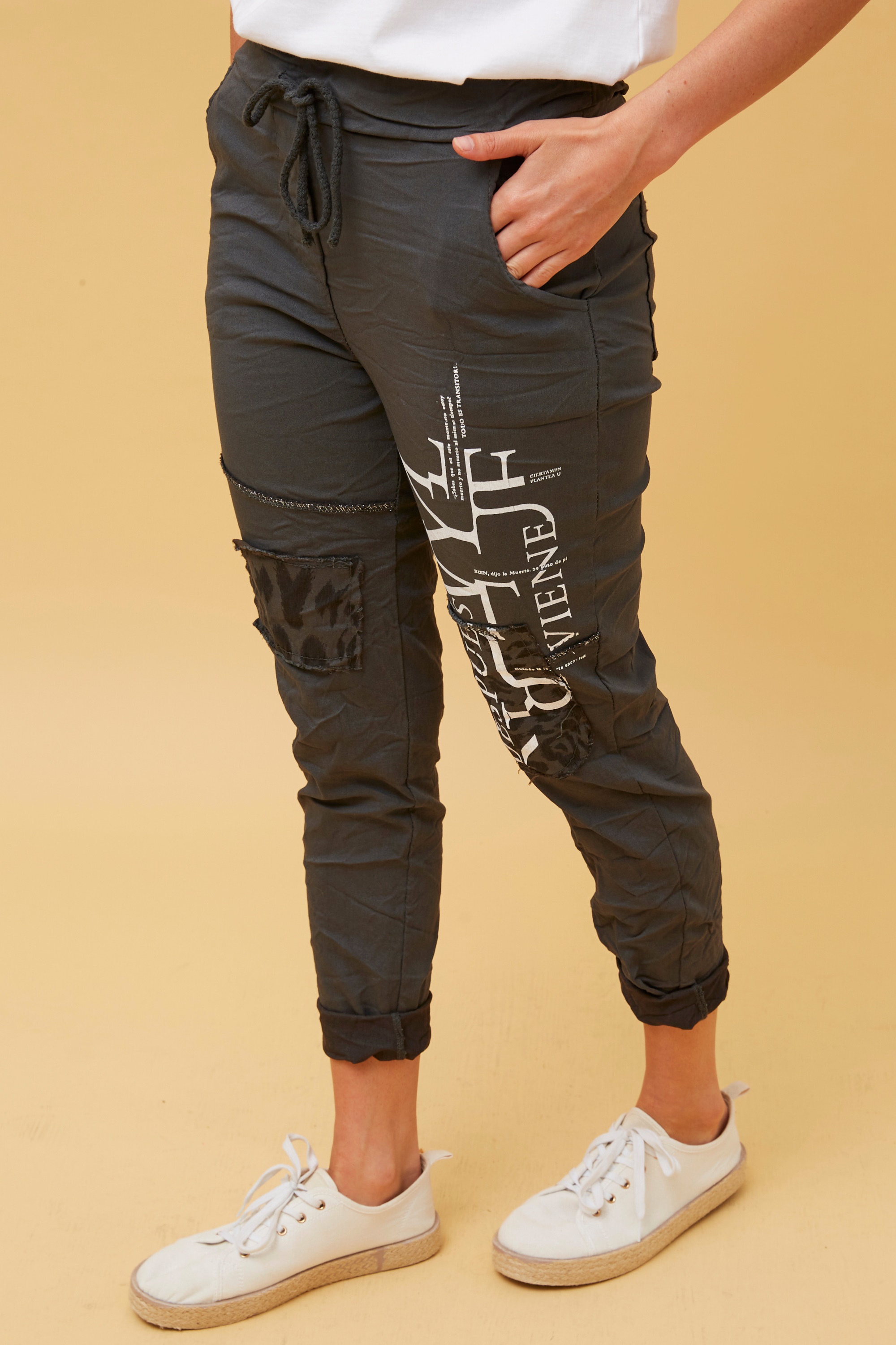 JANJA GRAPHIC JOGGER PANTS