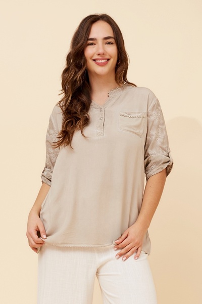 KAYLA EMBROIDERED TOP
