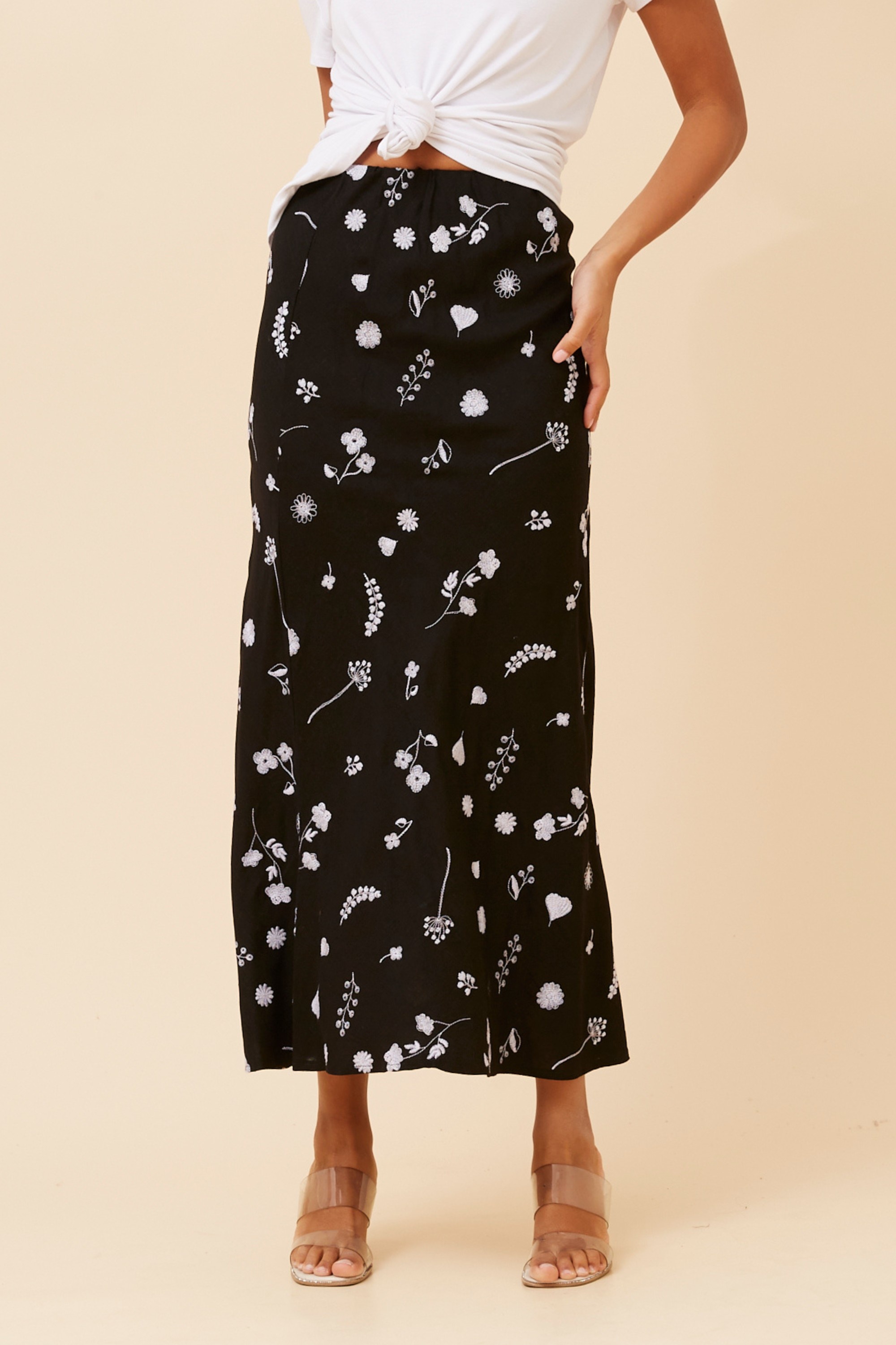 KIARRA FLORAL EMBROIDERED SKIRT