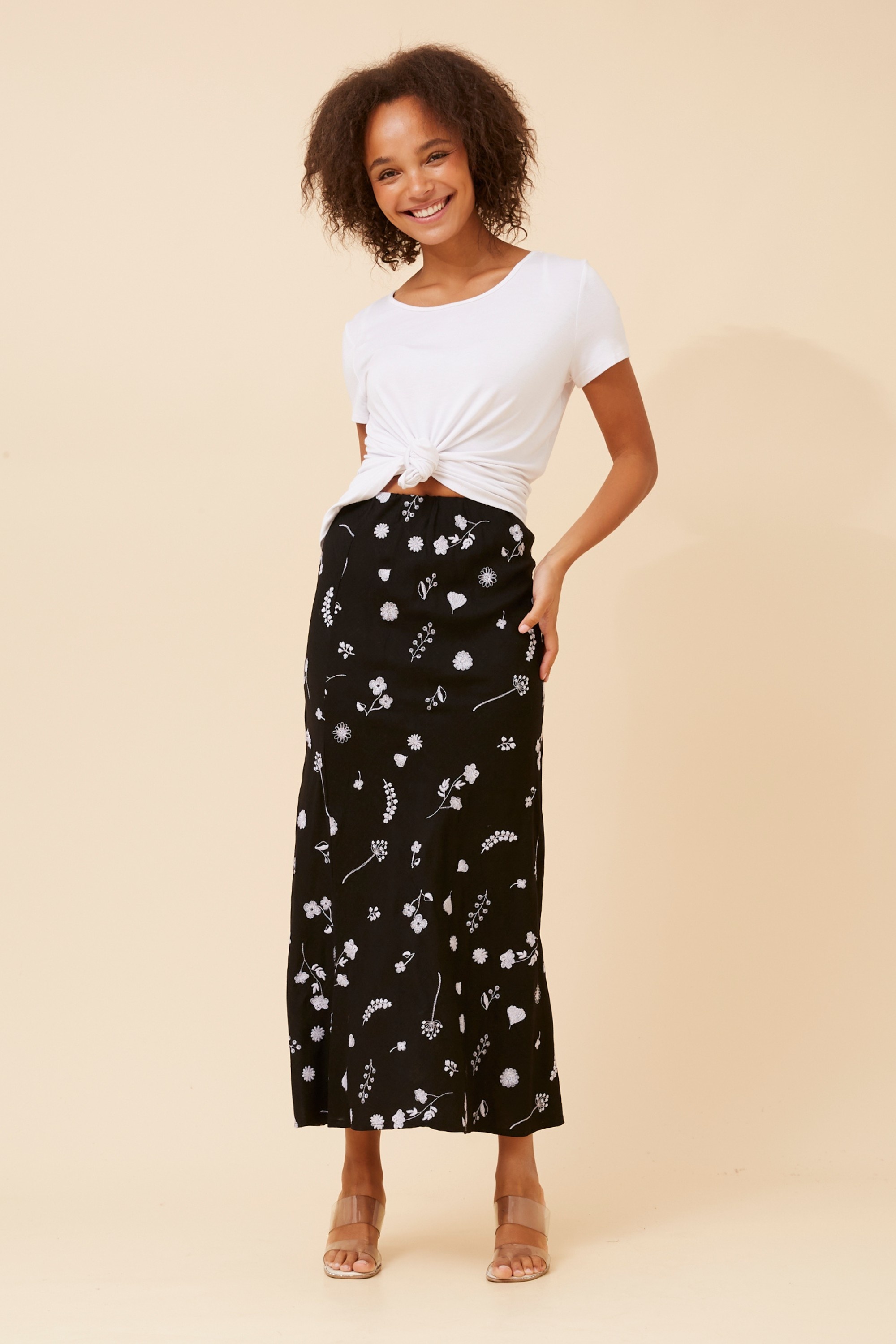 KIARRA FLORAL EMBROIDERED SKIRT