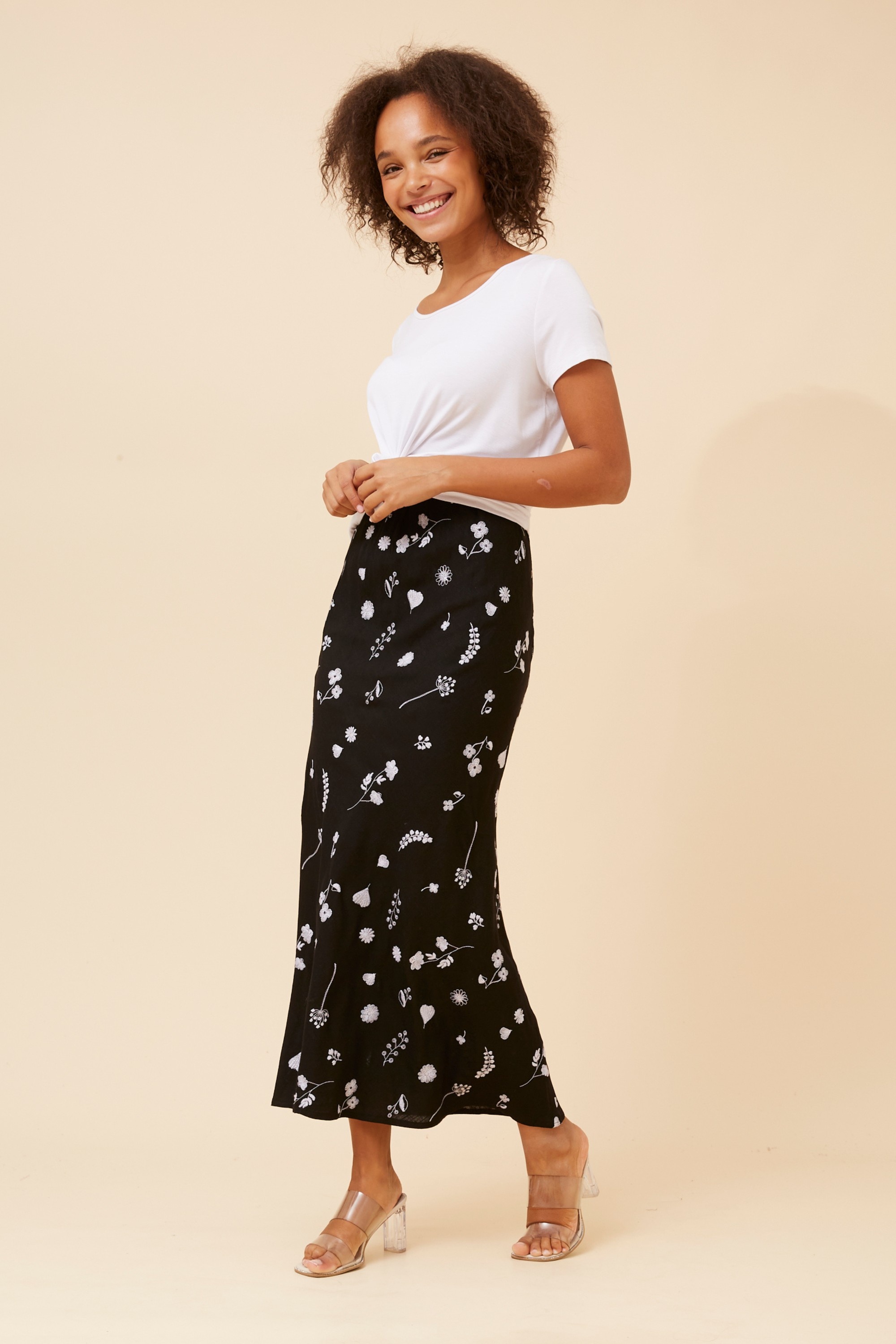 KIARRA FLORAL EMBROIDERED SKIRT