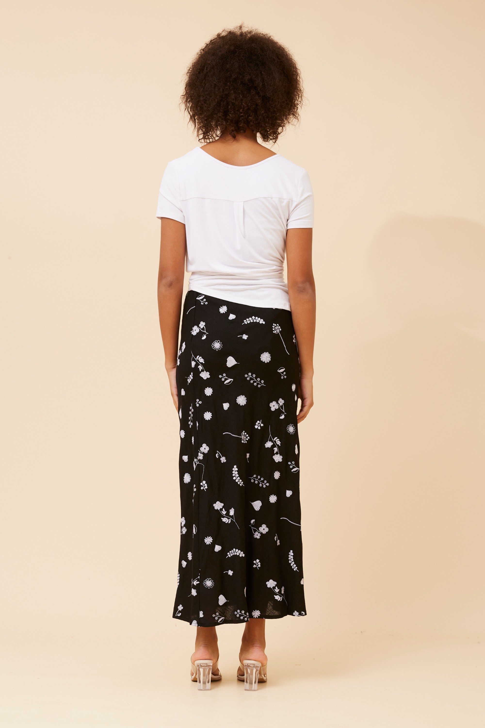 KIARRA FLORAL EMBROIDERED SKIRT