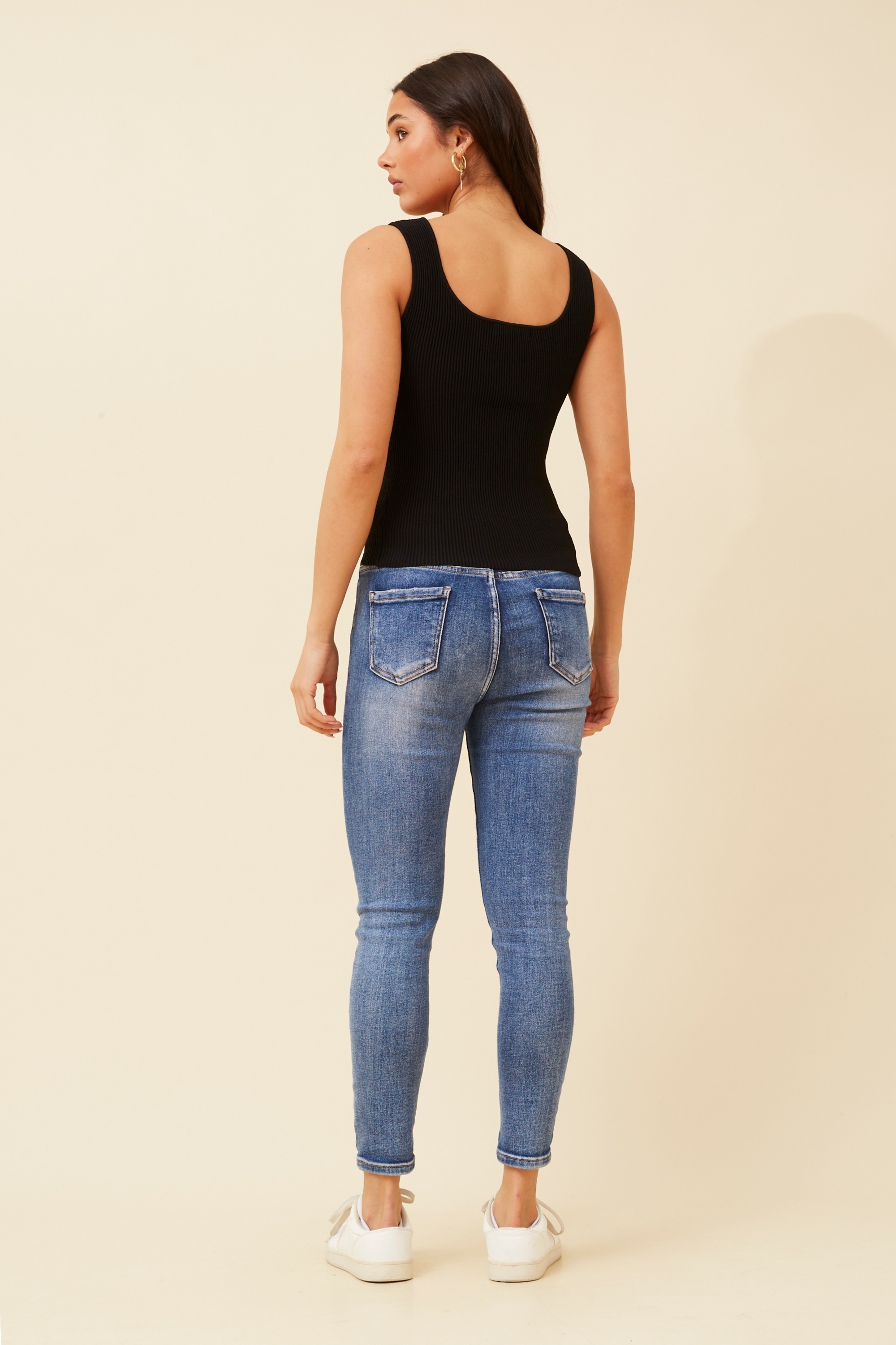 KIENNA SLEEVELESS KNIT TOP