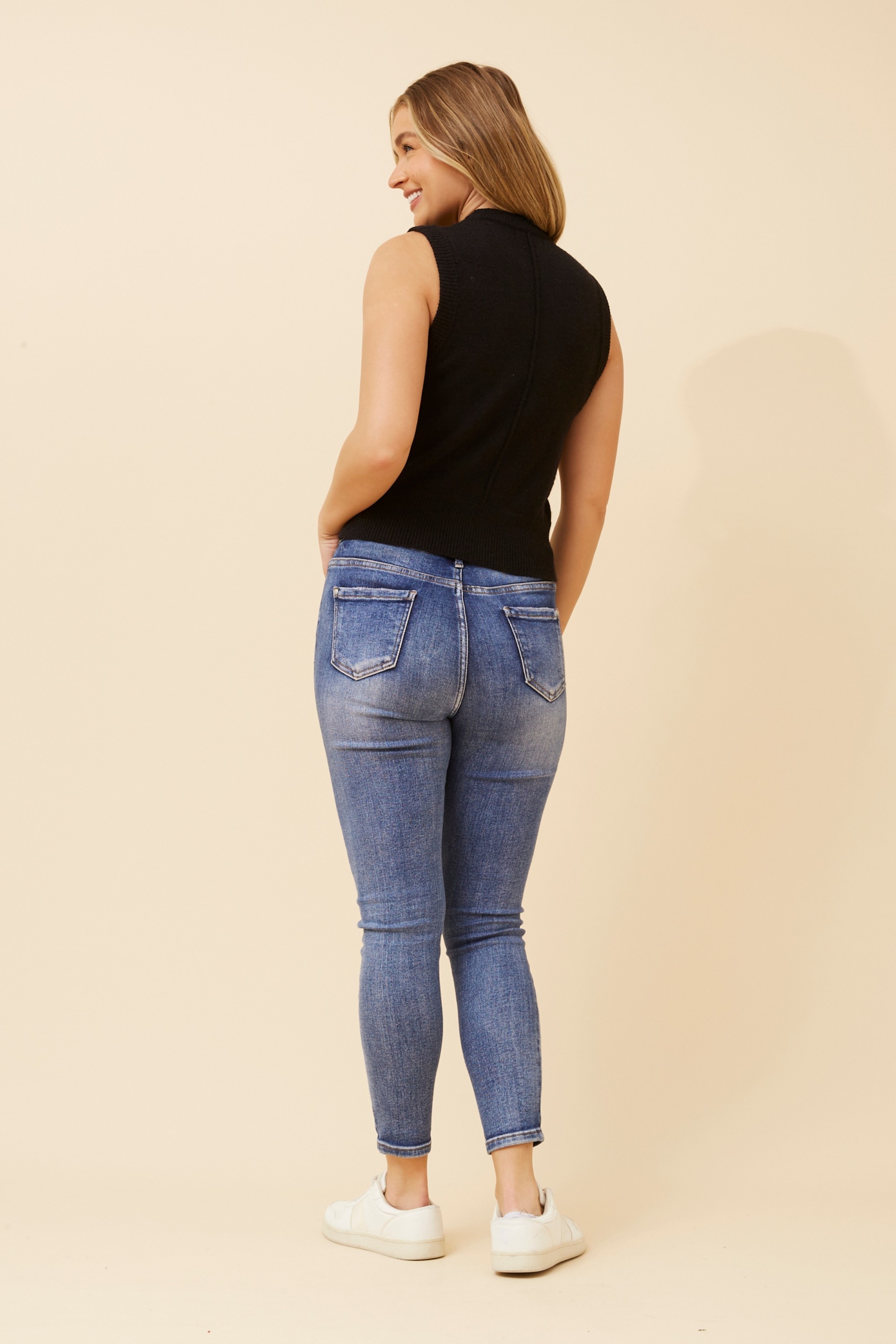 LAKELYN SOLID KNIT VEST