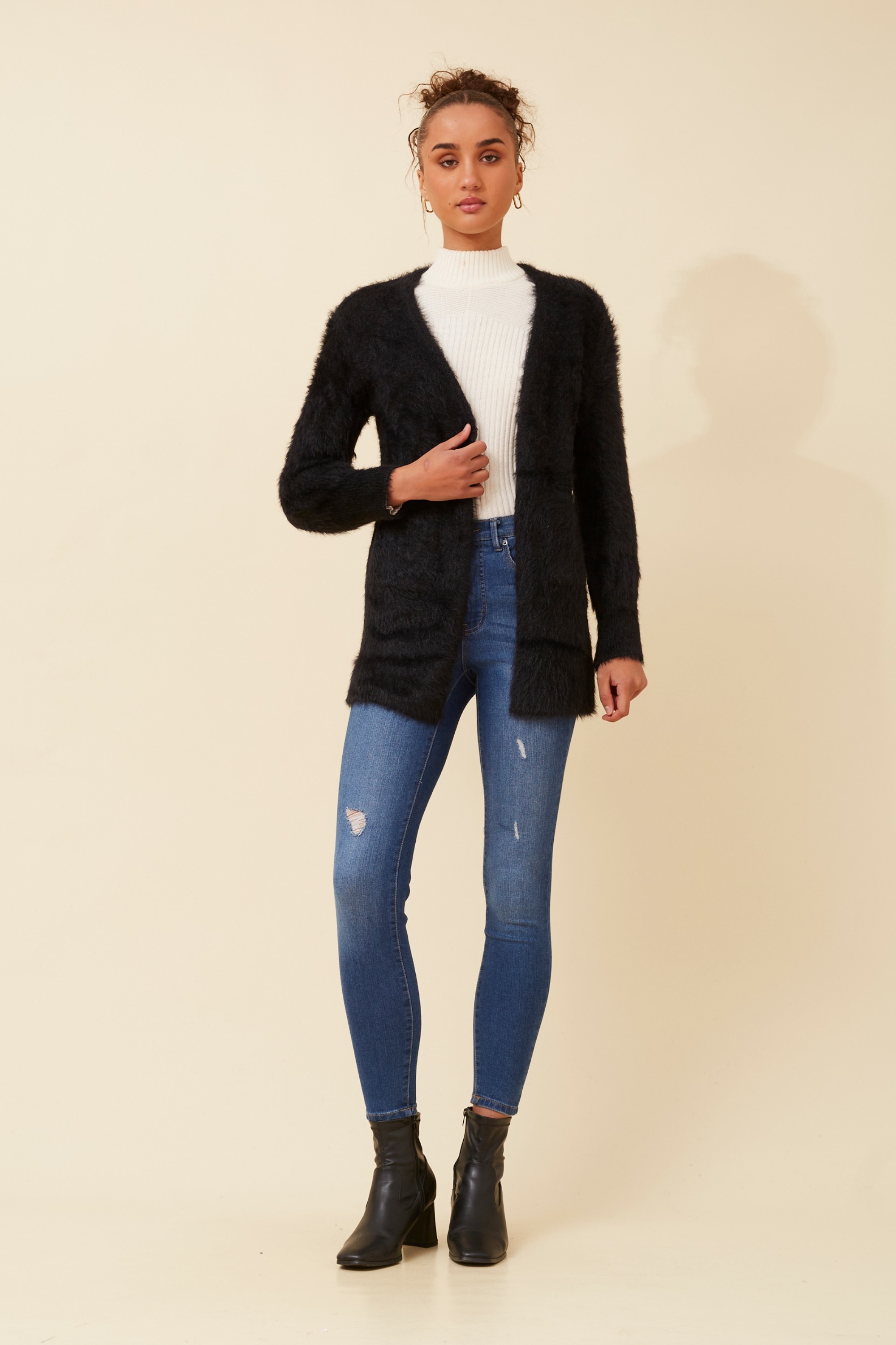 LEEZA EYELASH KNIT CARDIGAN