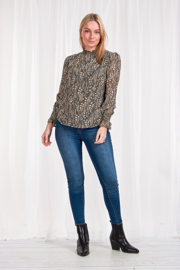 Long cuff sleeve printed blouse