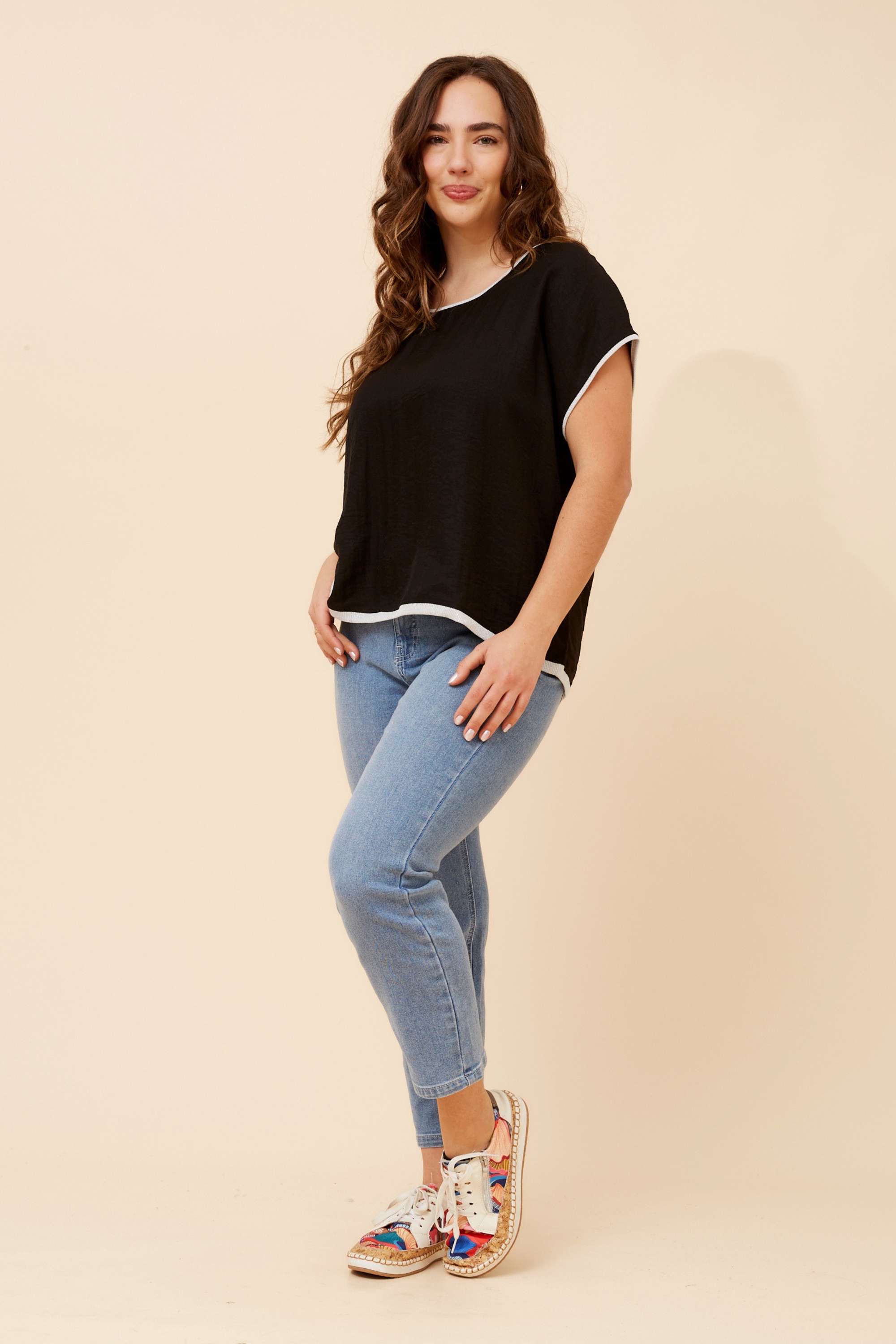 LYNKA SOLID LINEN BLEND TOP