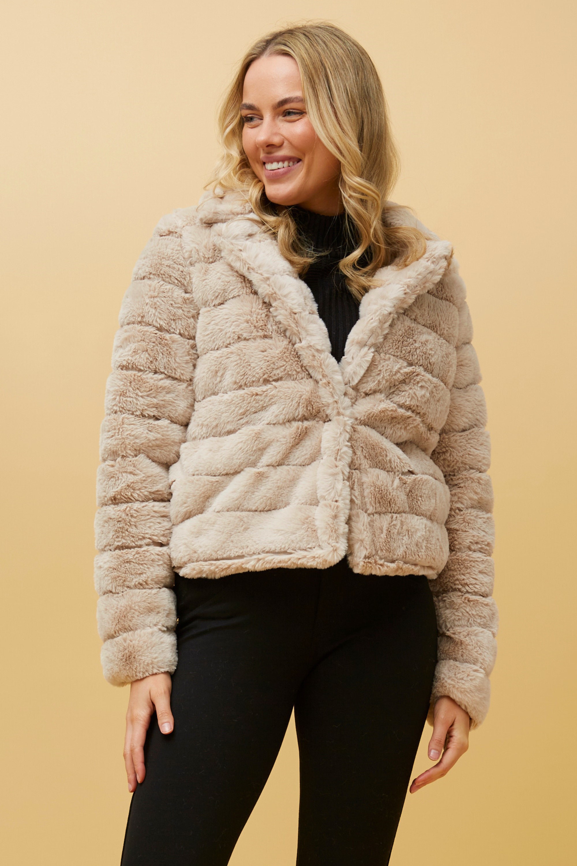 MOSCOW FAUX FUR CROP JACKET