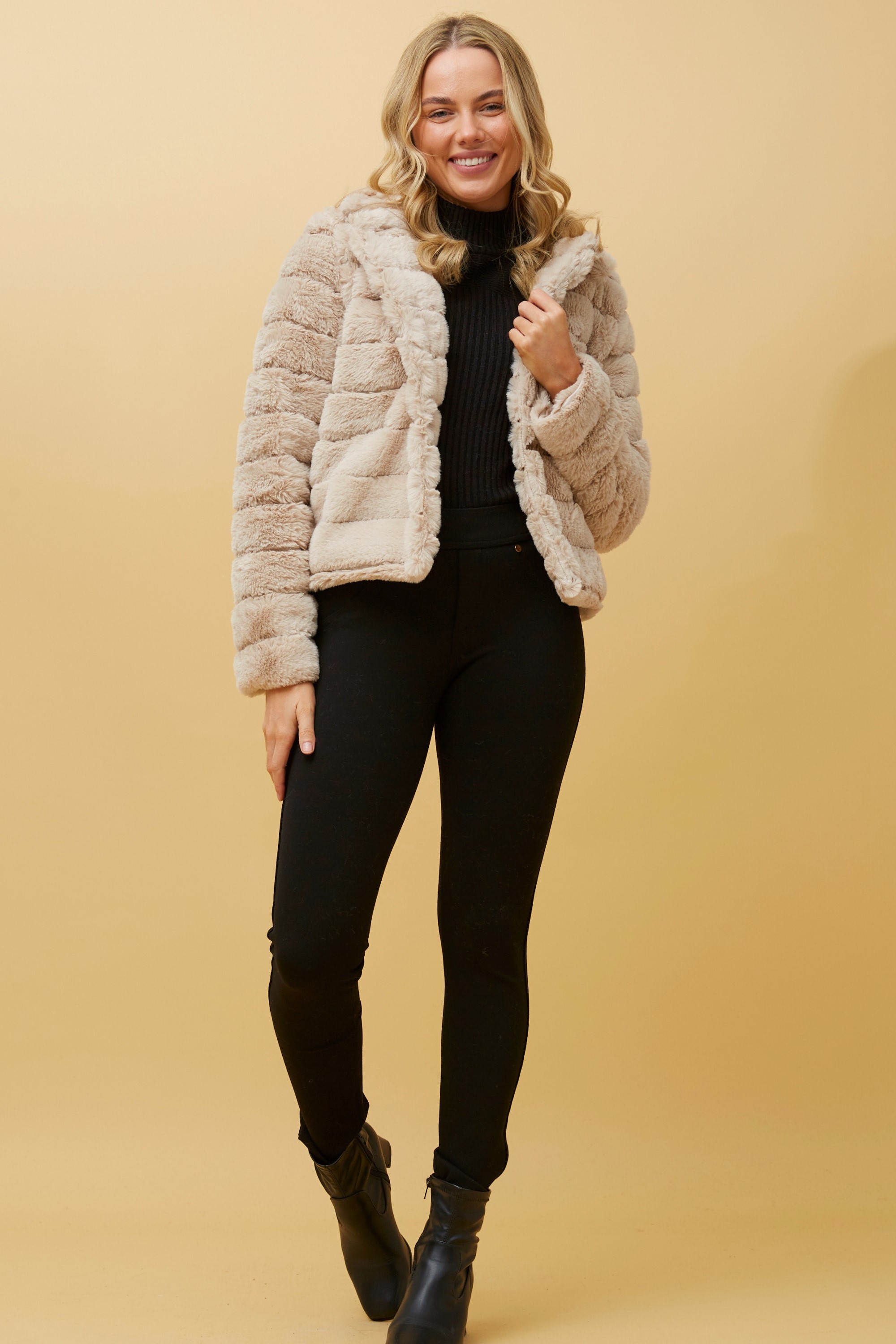 MOSCOW FAUX FUR CROP JACKET