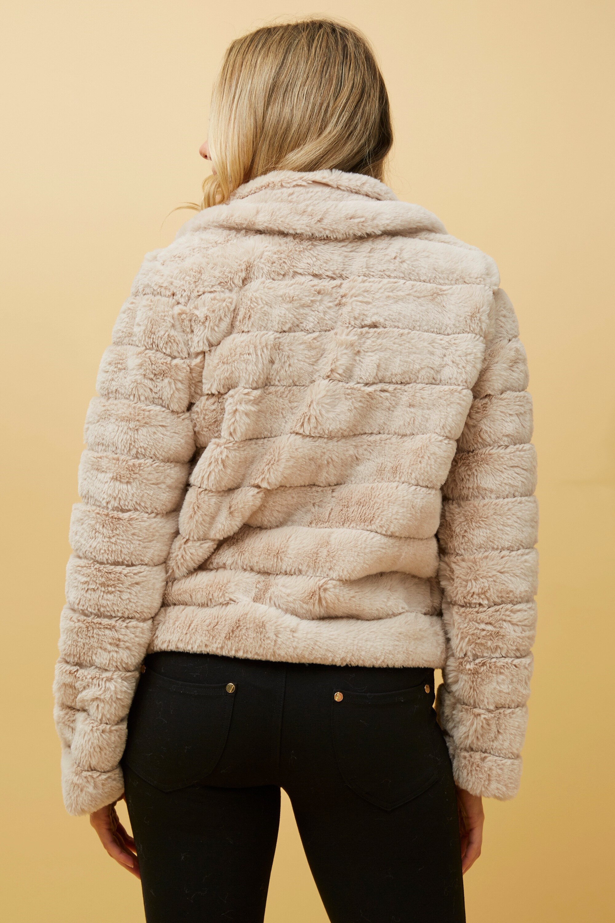 MOSCOW FAUX FUR CROP JACKET