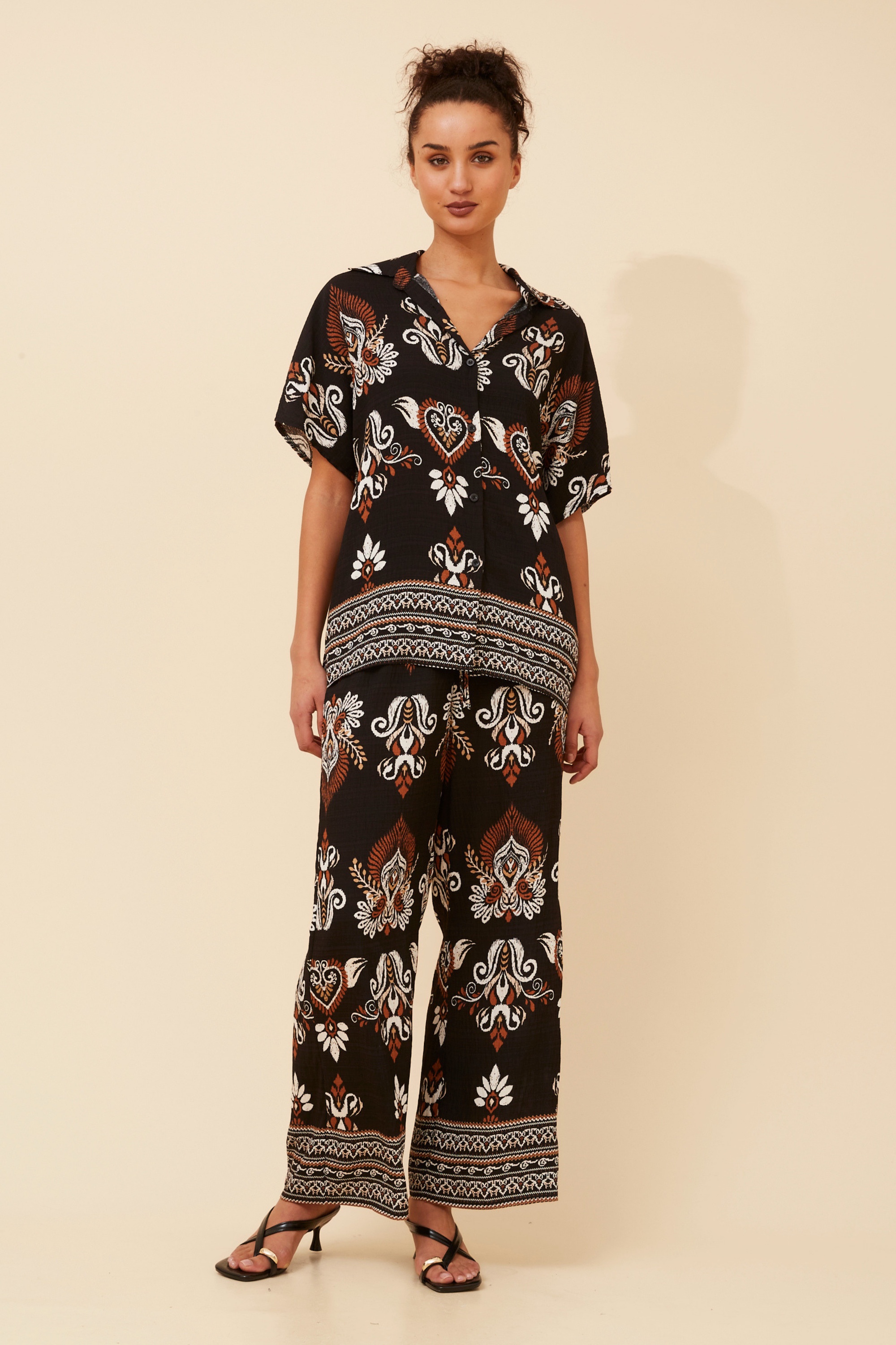 NEVELLE BORDER PRINT TWO-PIECE SET