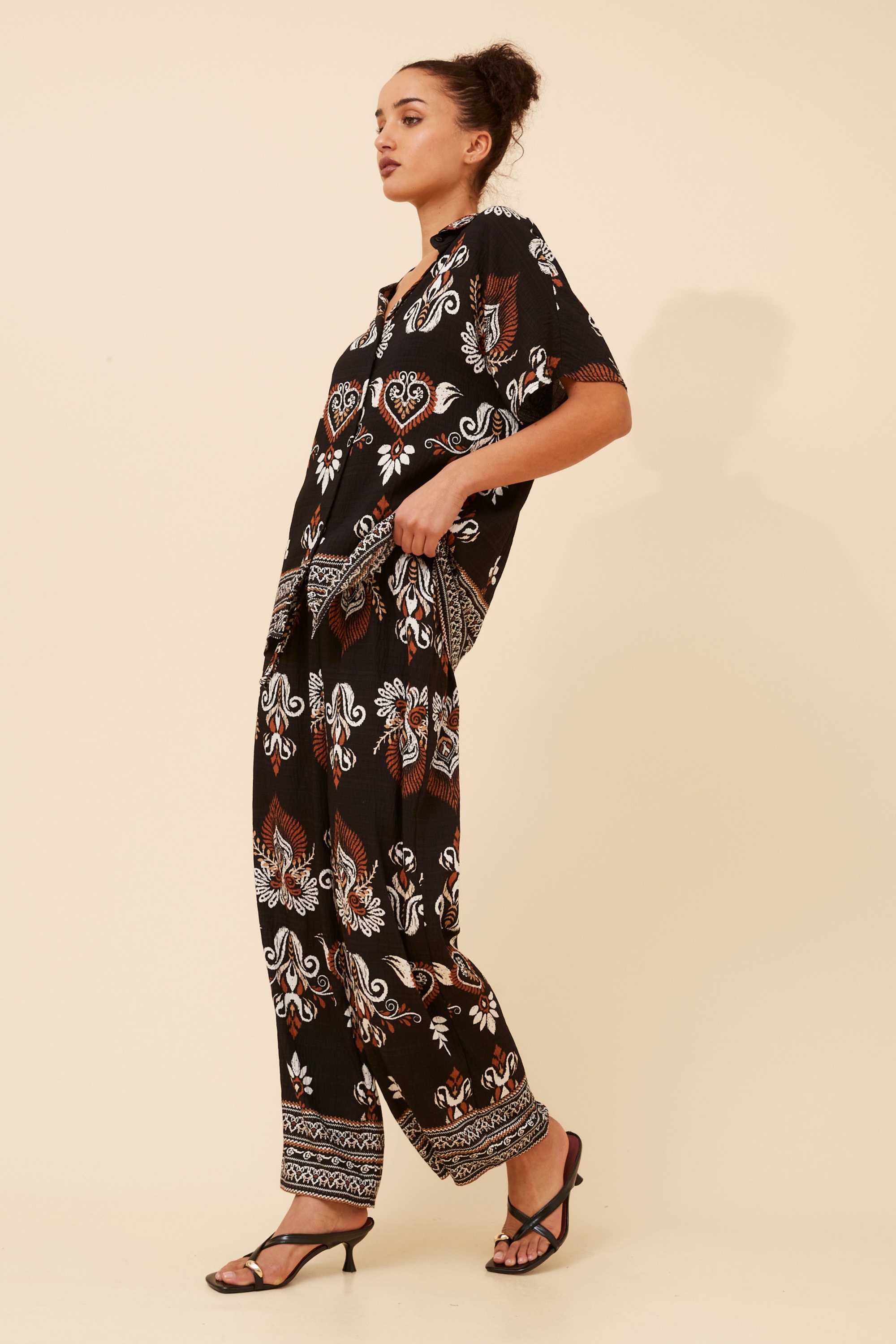 NEVELLE BORDER PRINT TWO-PIECE SET