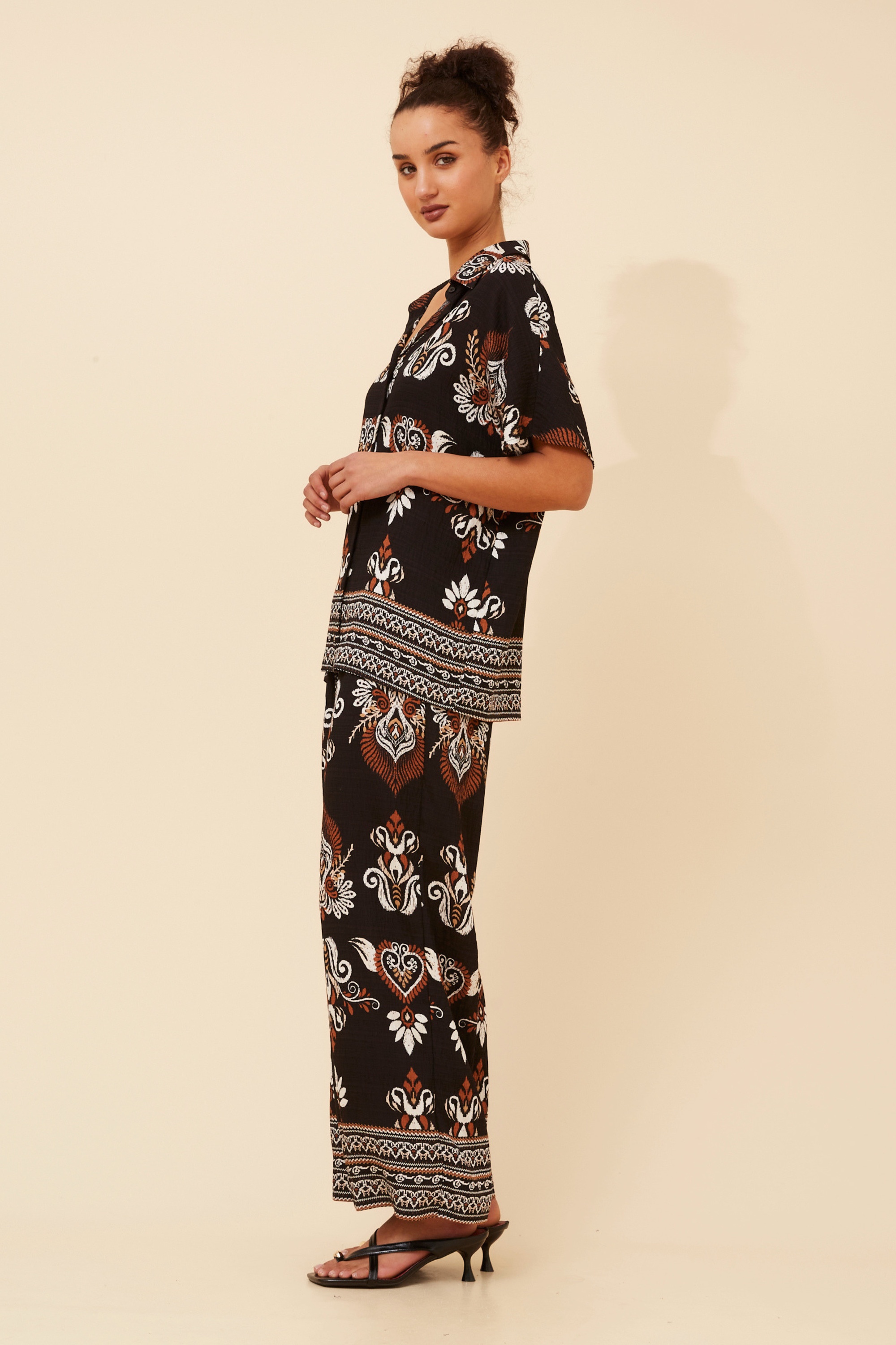 NEVELLE BORDER PRINT TWO-PIECE SET