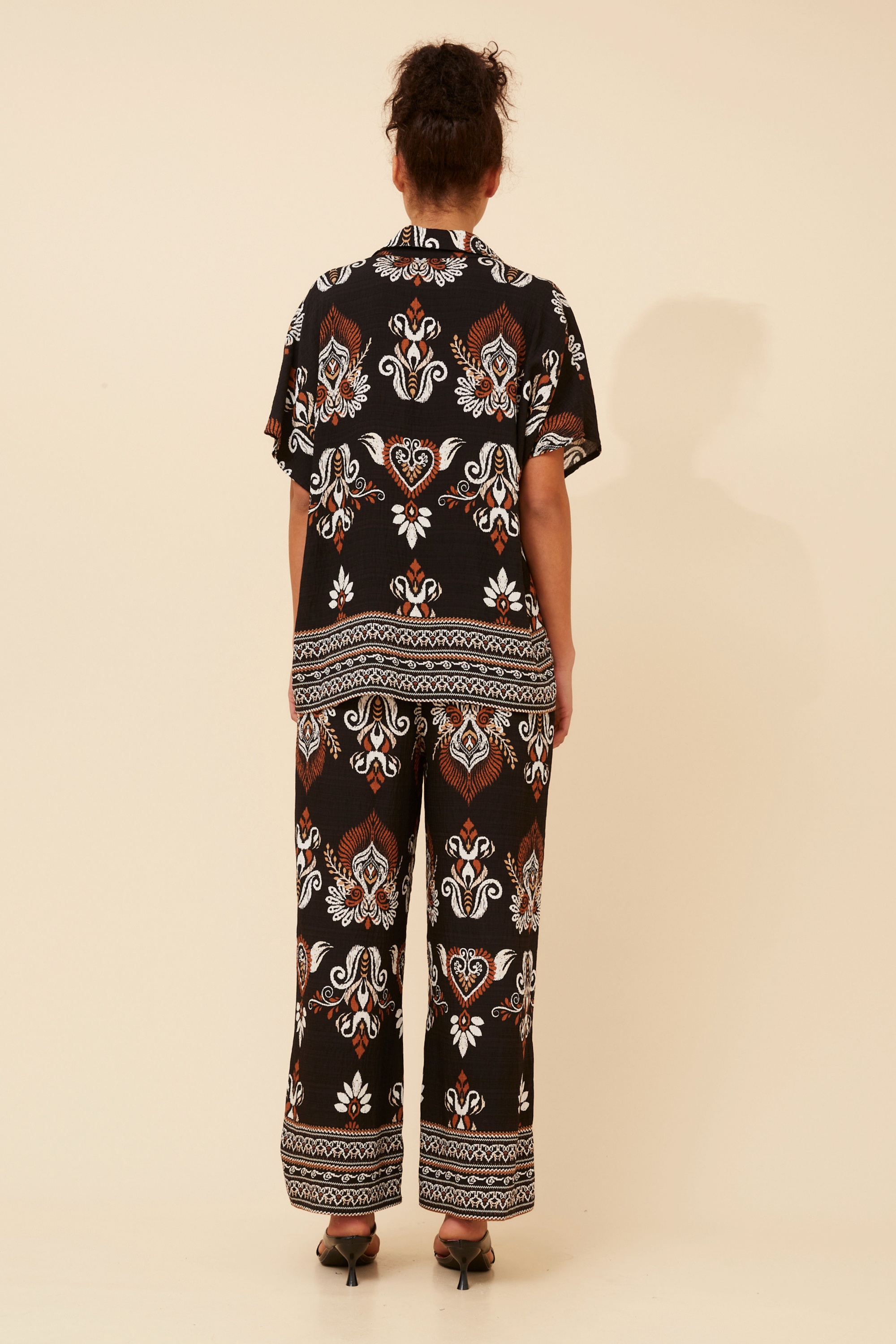 NEVELLE BORDER PRINT TWO-PIECE SET