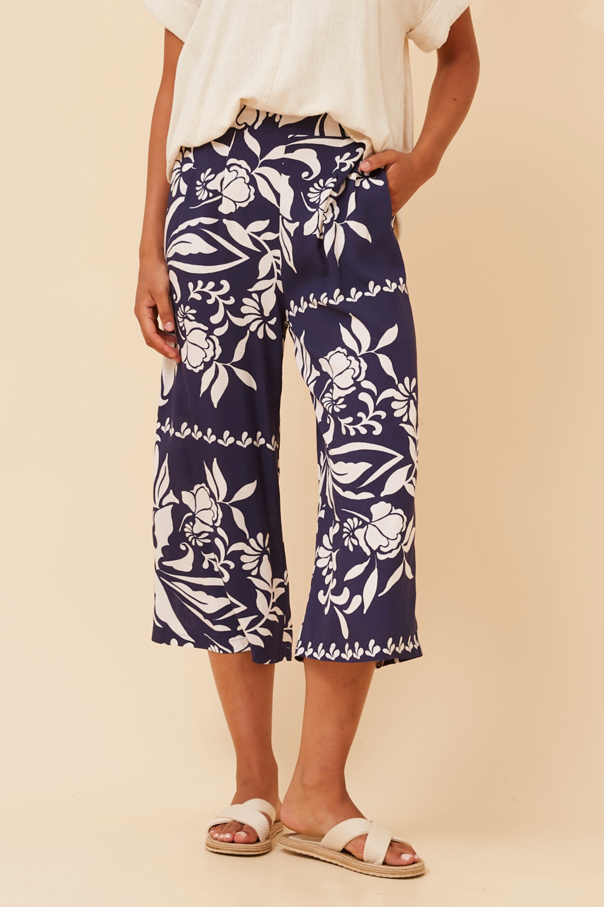 OXANA FLORAL CULOTTE PANTS