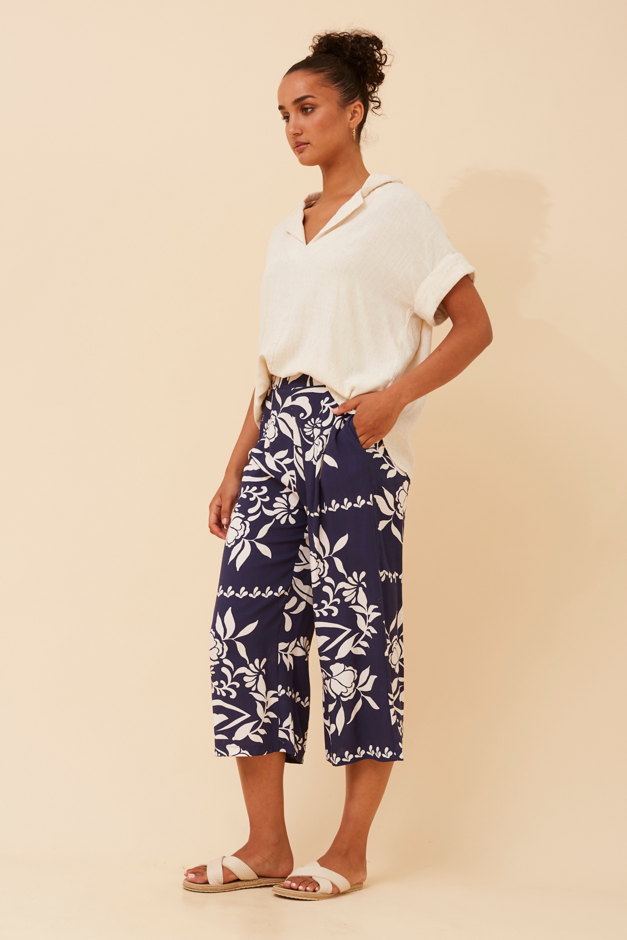 OXANA FLORAL CULOTTE PANTS