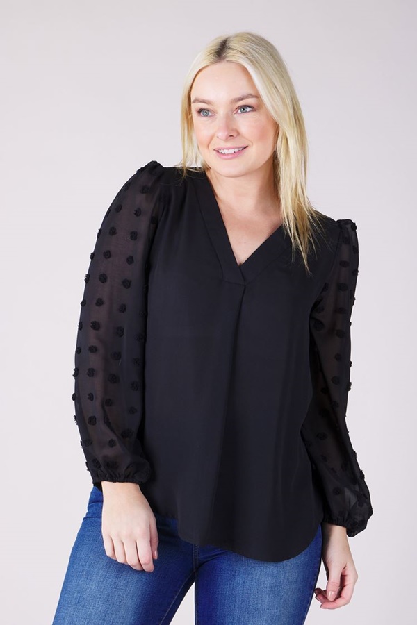 POM POM TEXTURED BLOUSE POM POM TEXTURED BLOUSE
