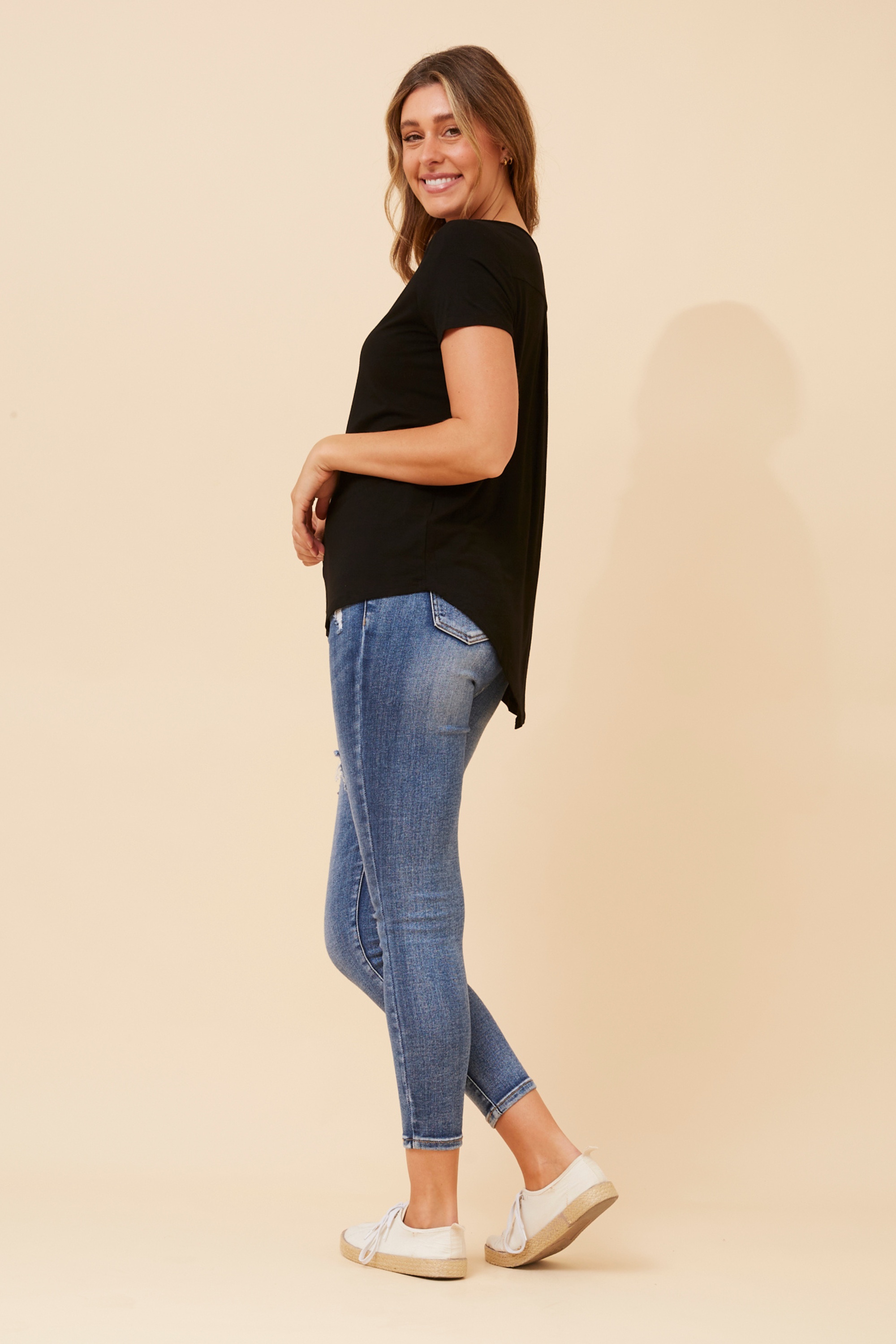 REGINA SOLID T-SHIRT