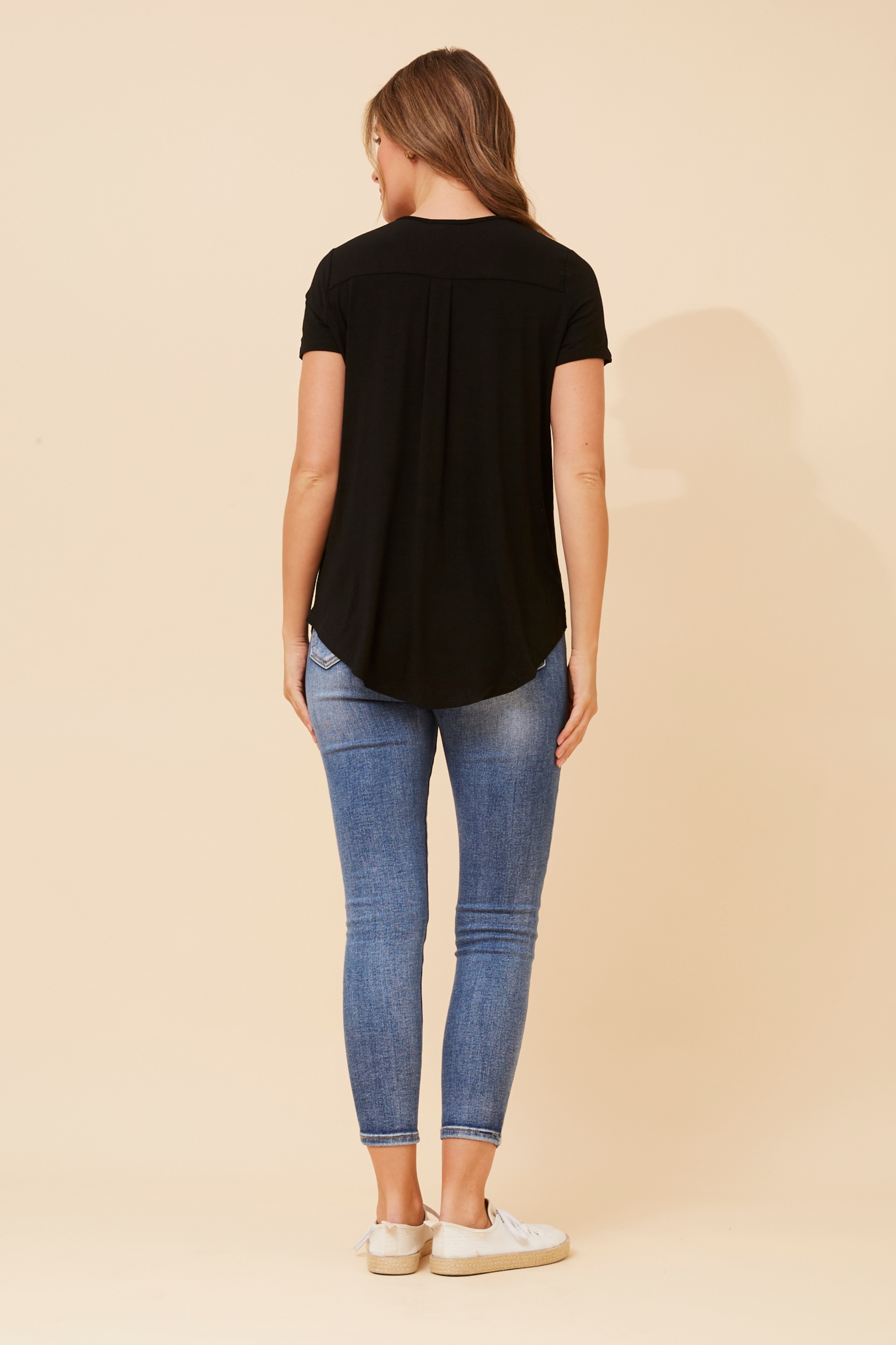 REGINA SOLID T-SHIRT