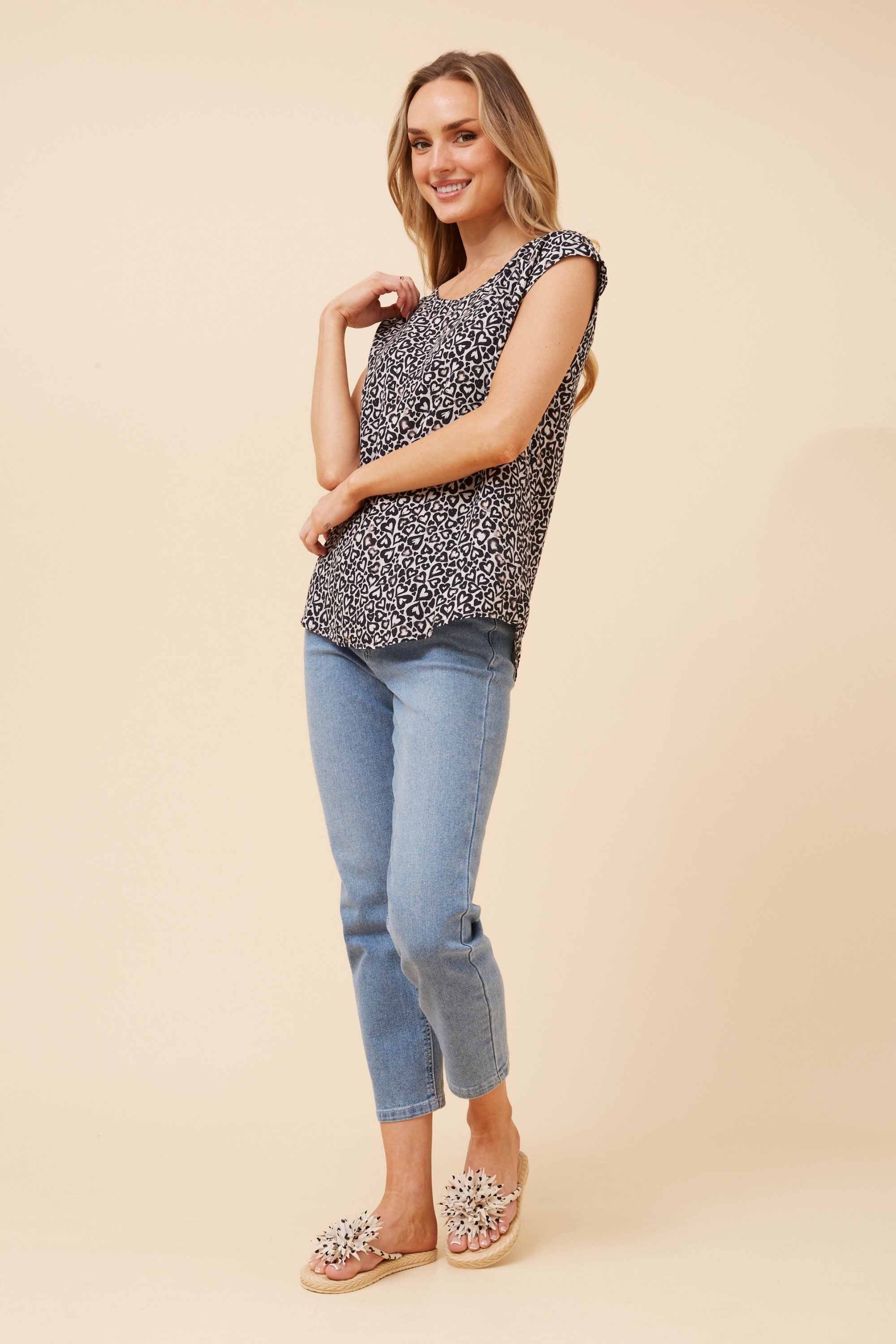 SHELLY HEART PRINT TOP