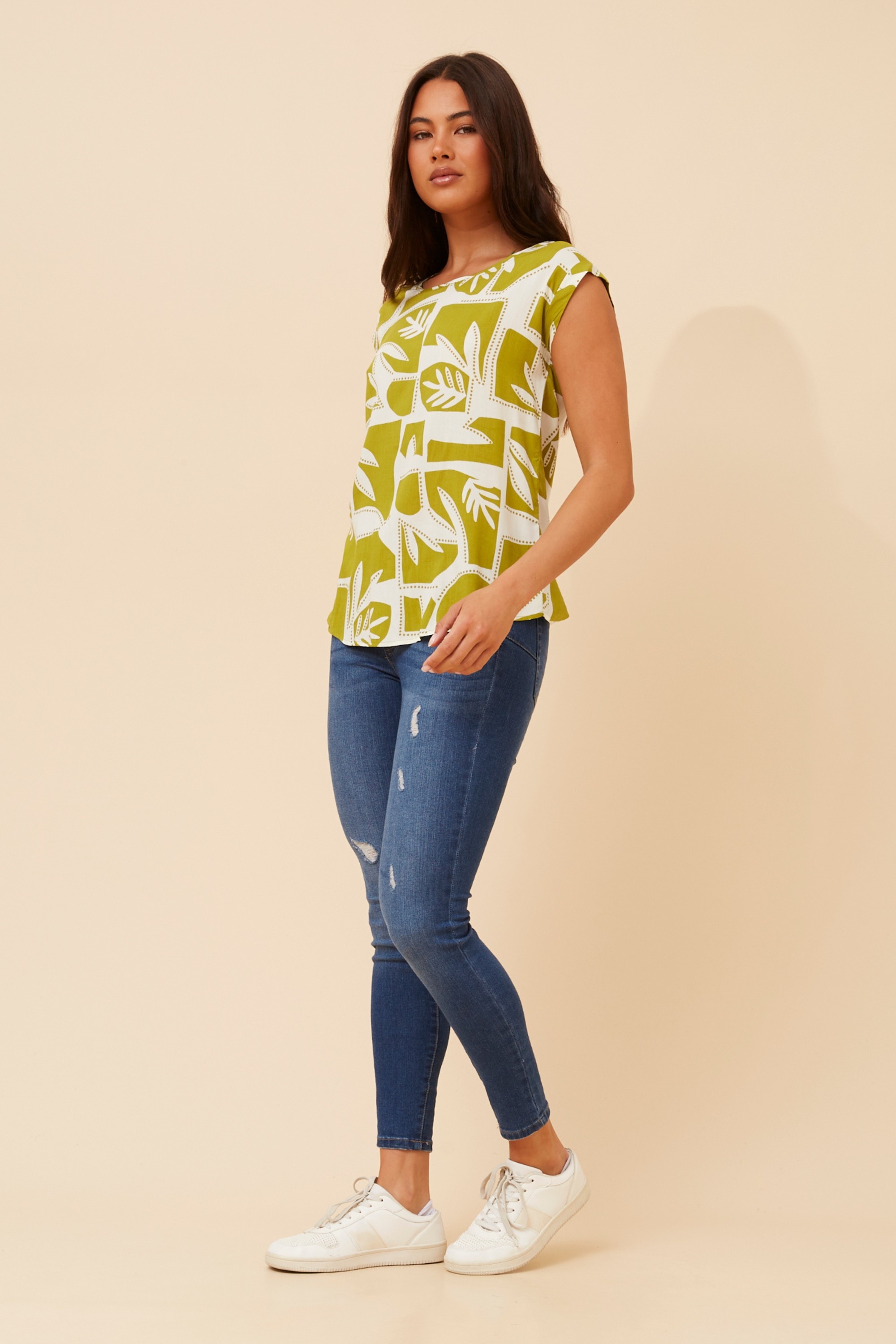 SHELLY LEAF PRINT SHELL TOP