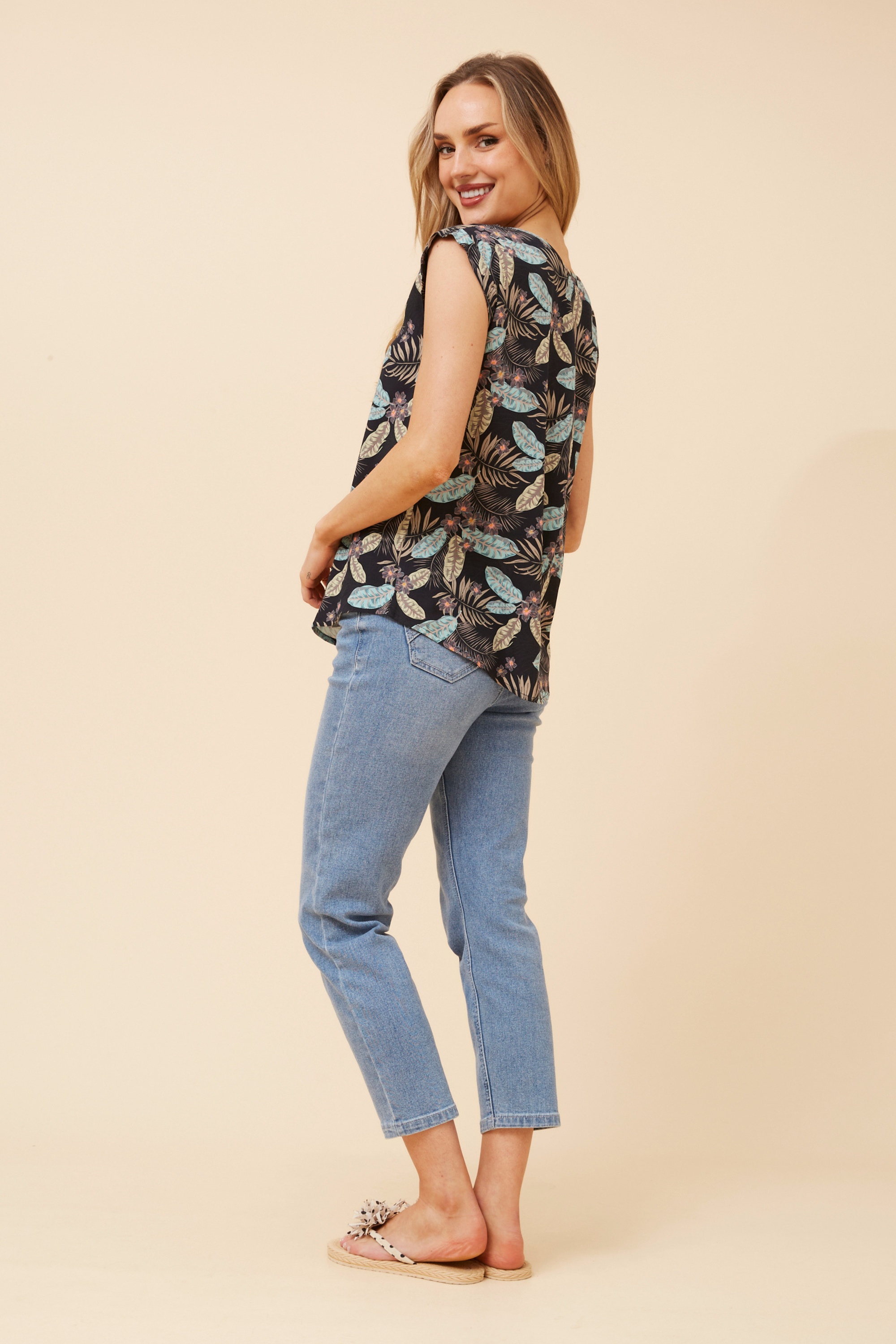 SHELLY TROPICAL PRINT TOP