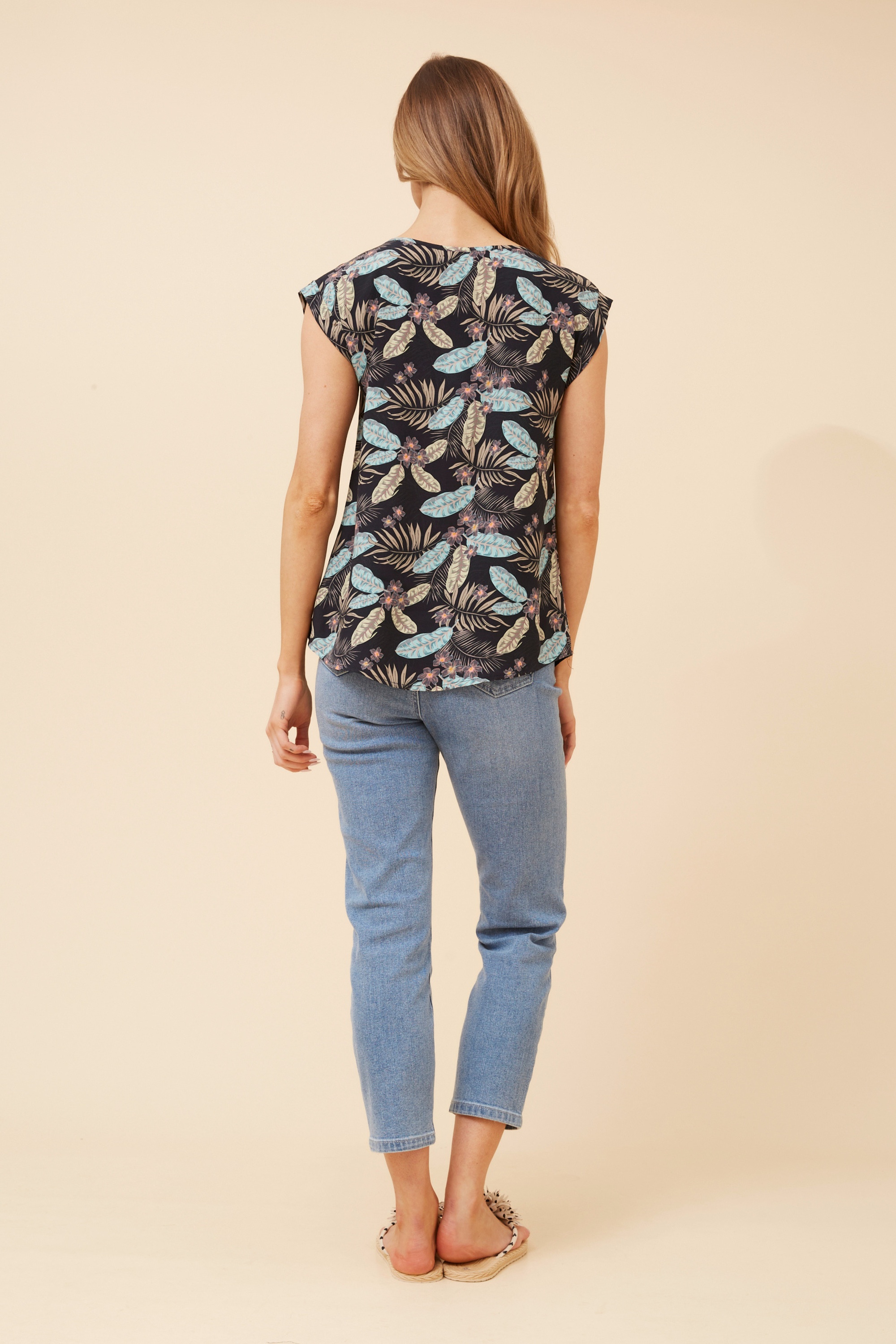 SHELLY TROPICAL PRINT TOP