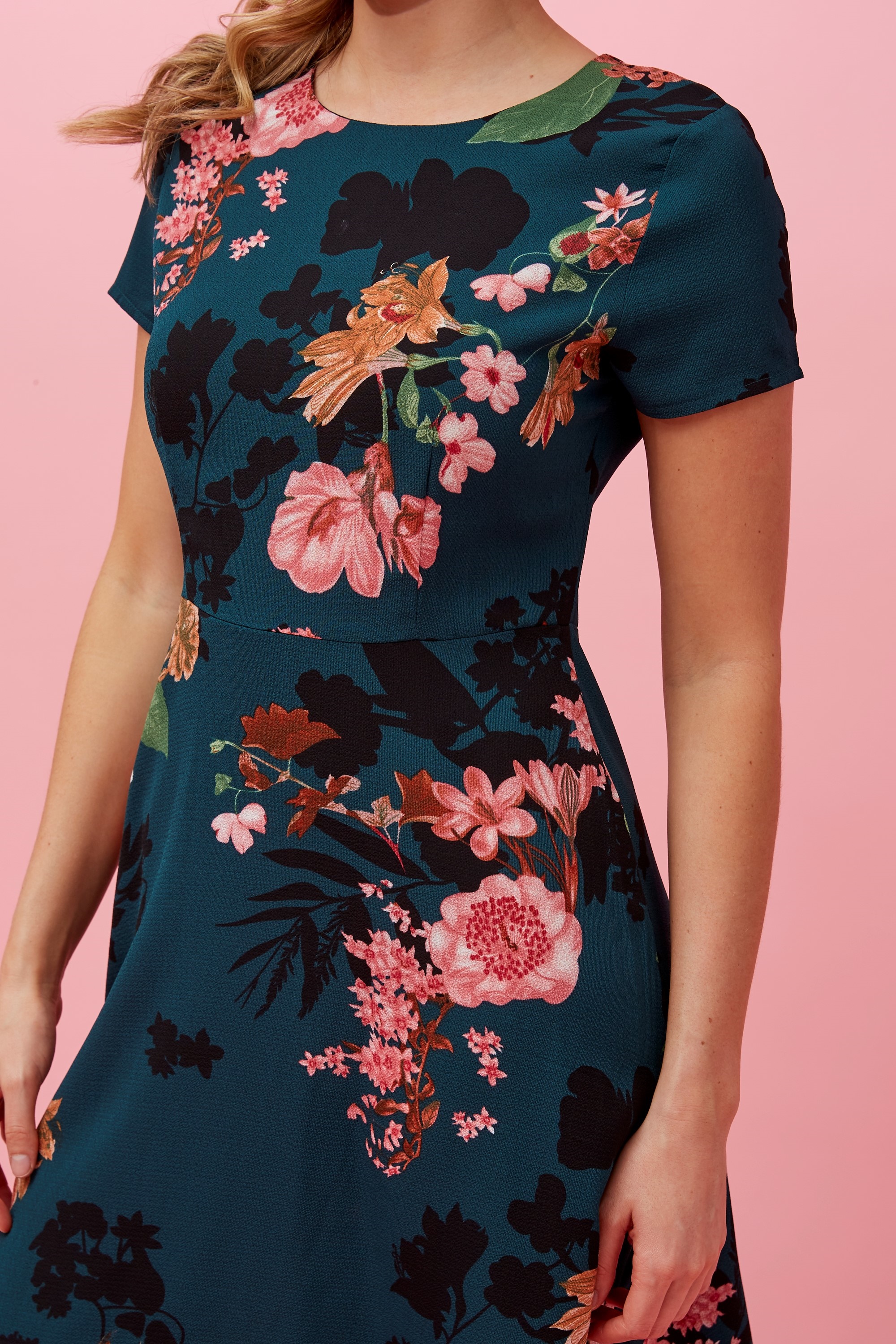 SHORT SLEEVE FLORAL DRESS | FEMME 