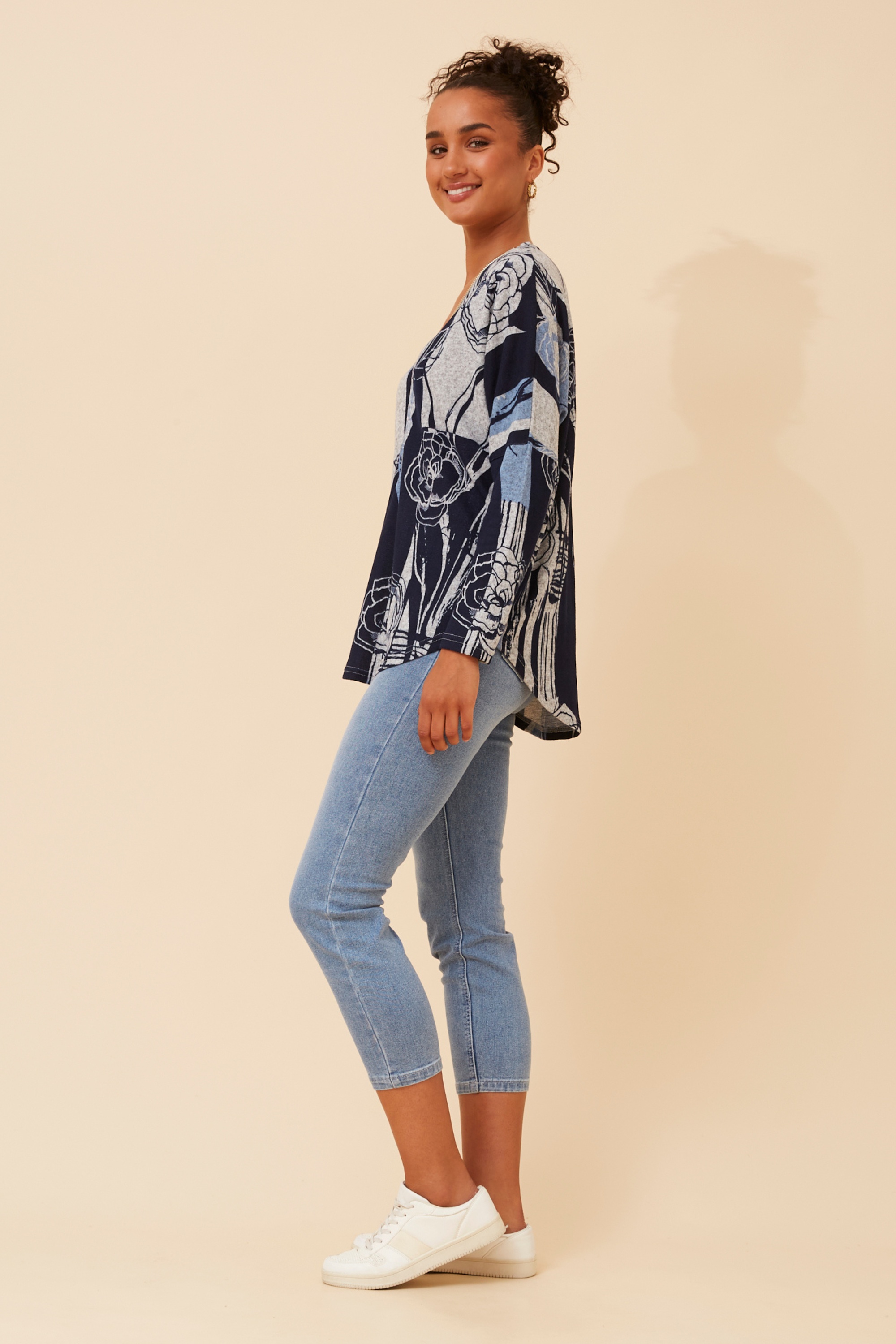 SUVI ABSTRACT PRINT TOP