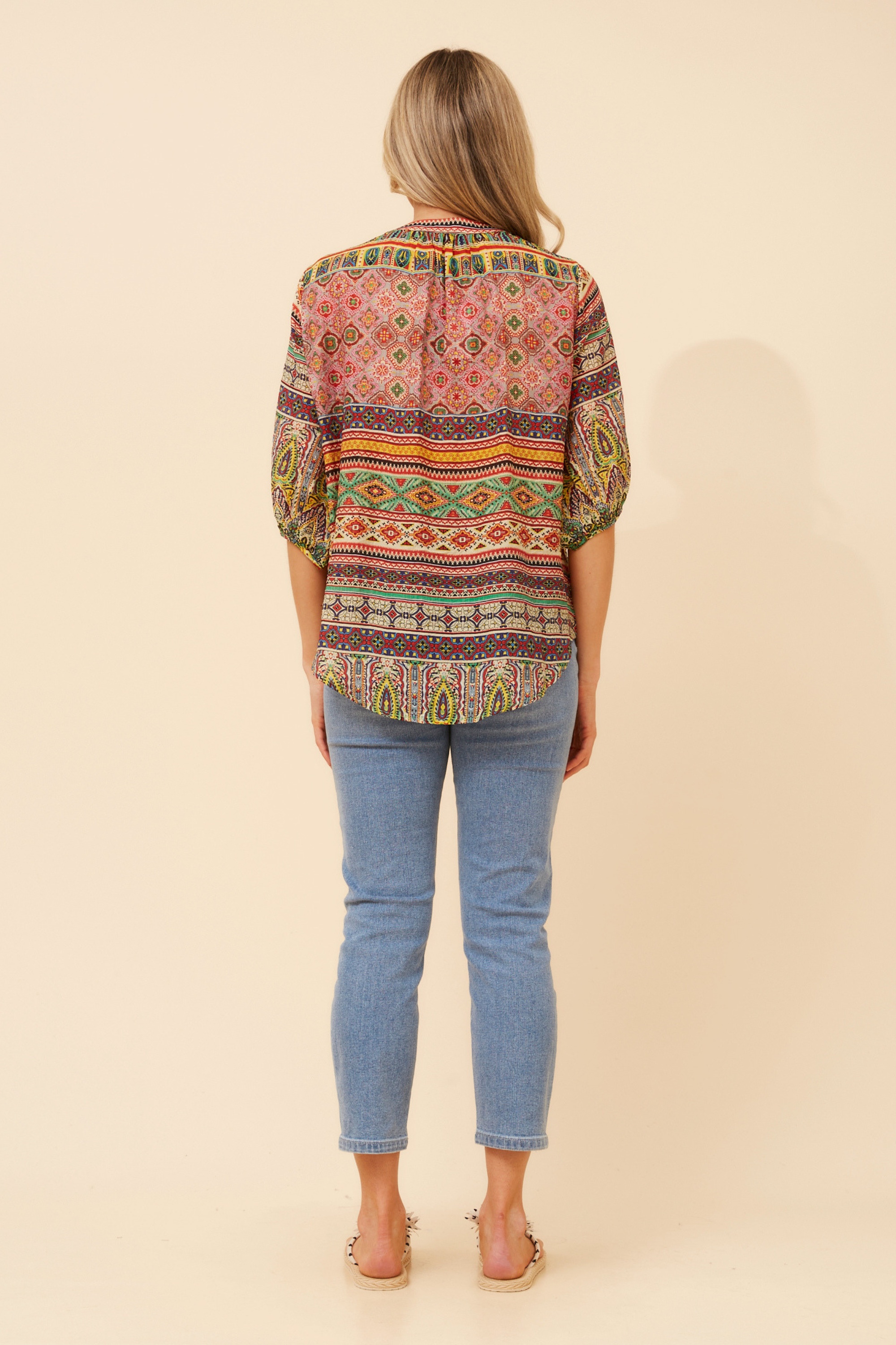 YANAE BORDER PRINT TOP