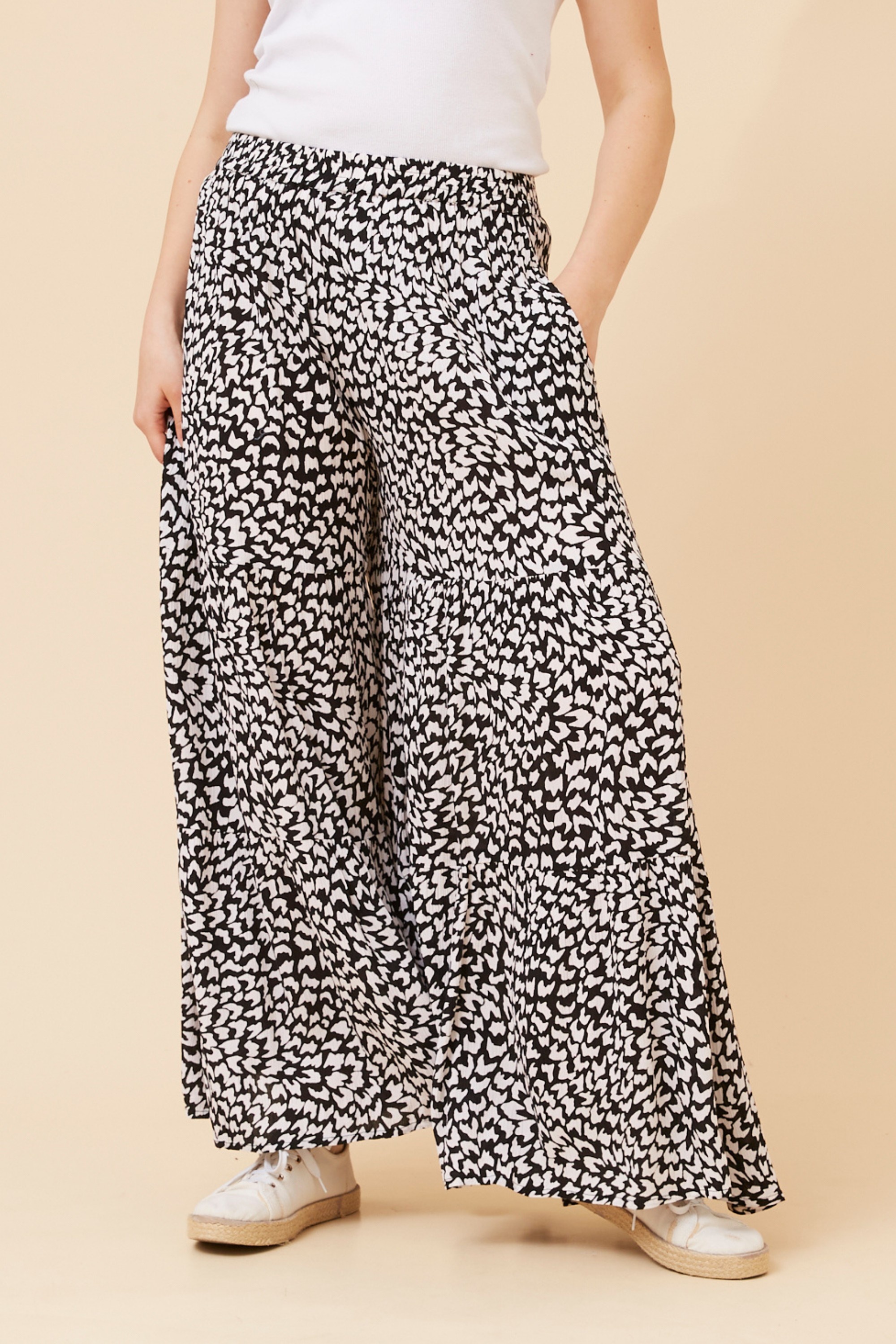 ZAELIA ABSTRACT PRINT PANTS