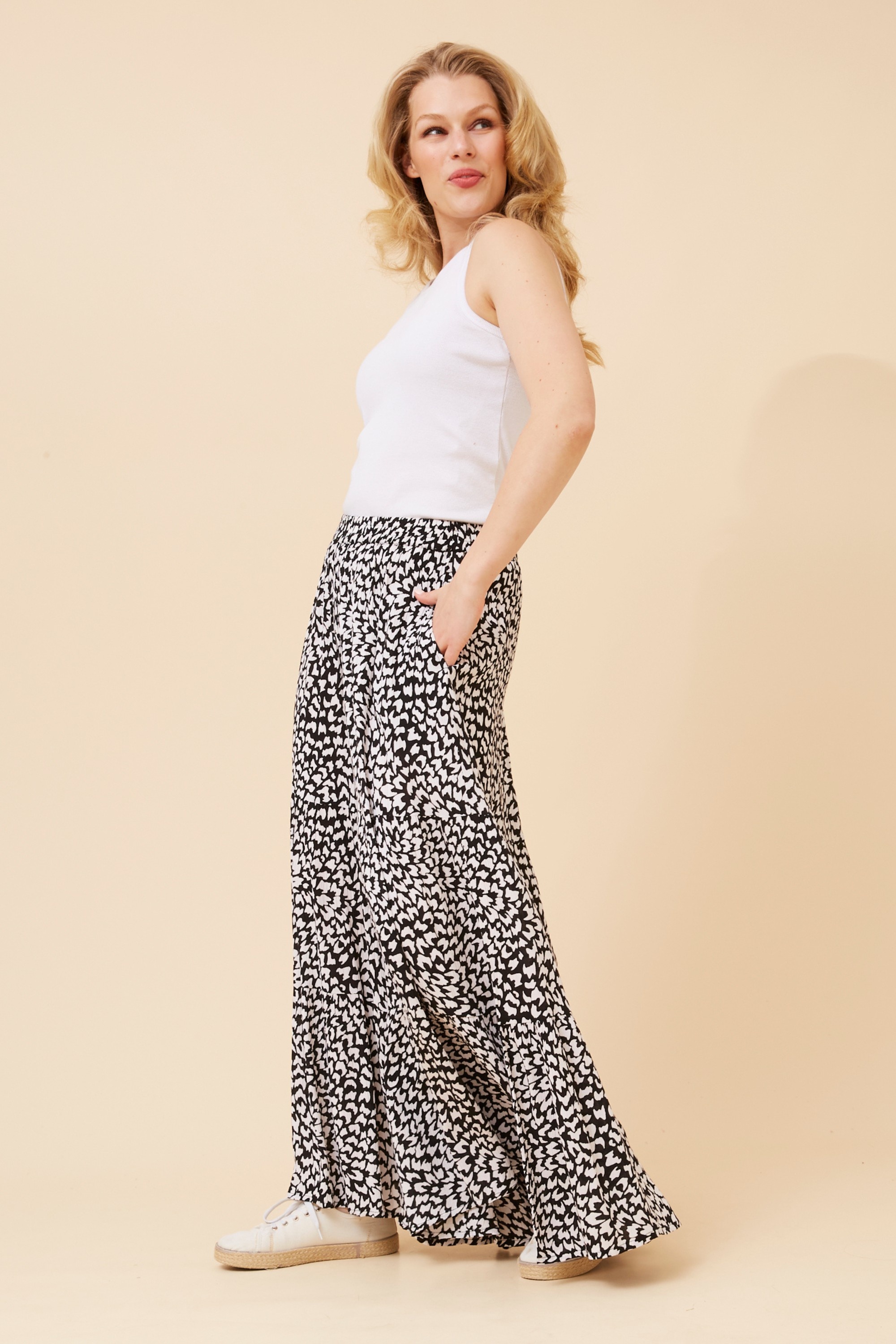 ZAELIA ABSTRACT PRINT PANTS